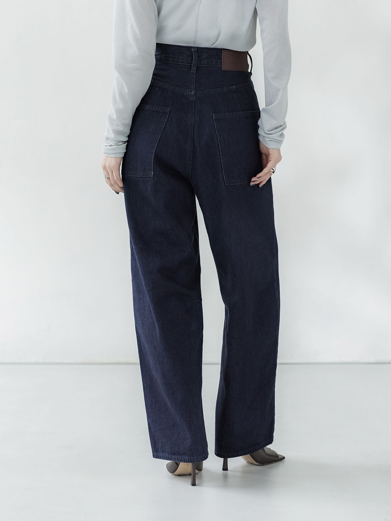 ソフトカーヴィデニムスラックス