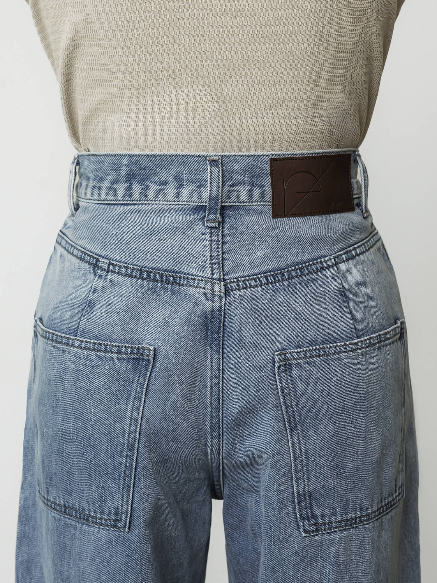 ソフトカーヴィデニムスラックス