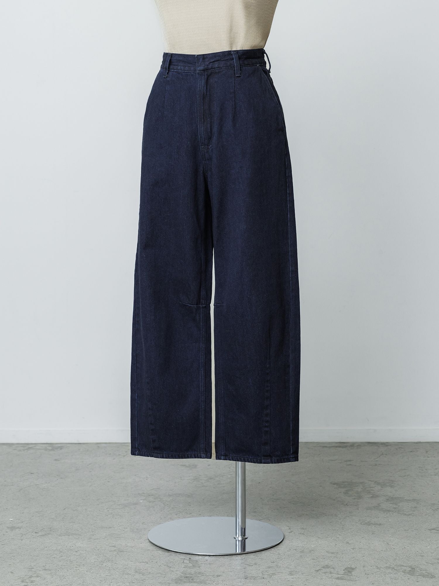 ソフトカーヴィデニムスラックス