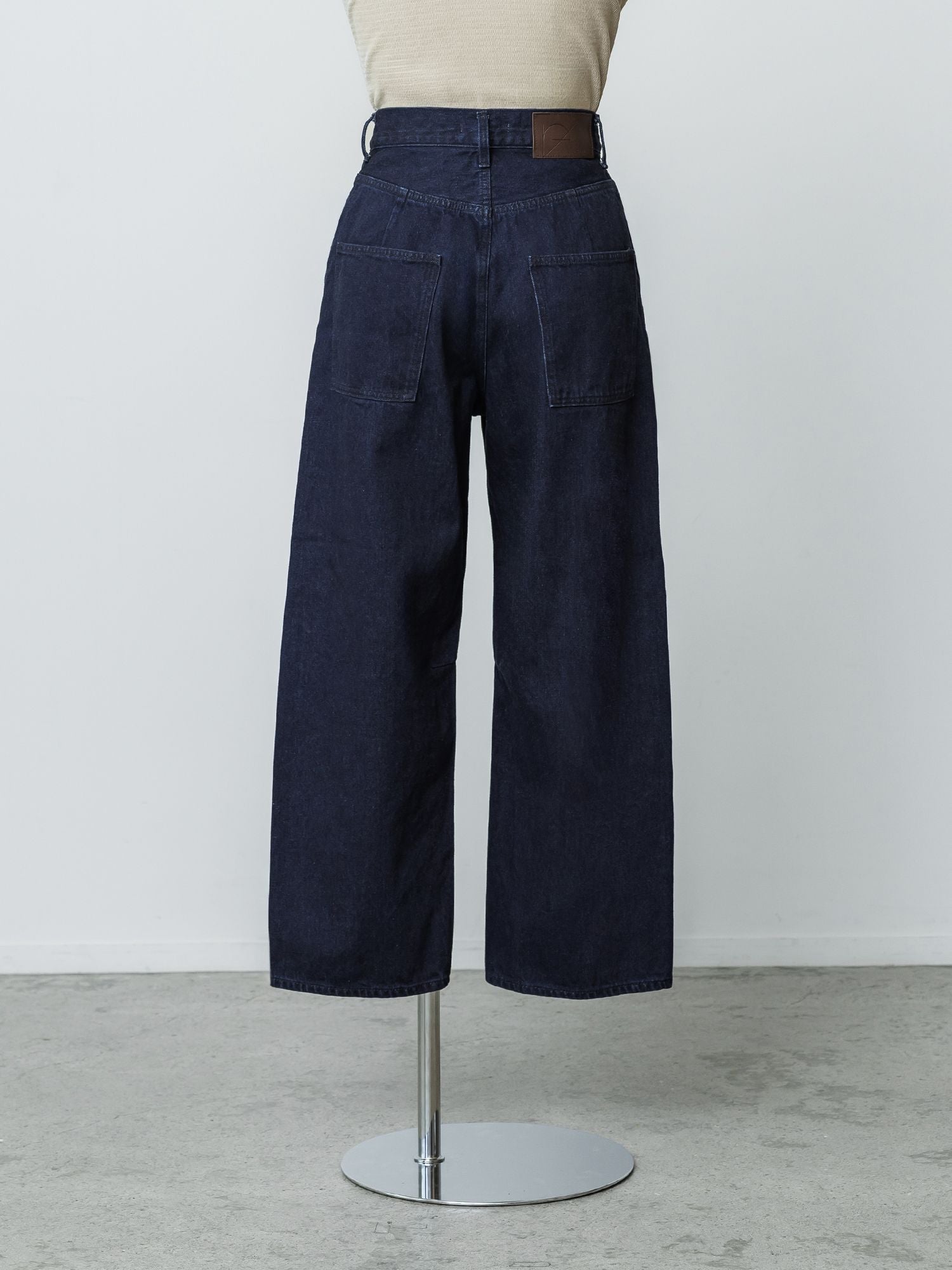 ソフトカーヴィデニムスラックス