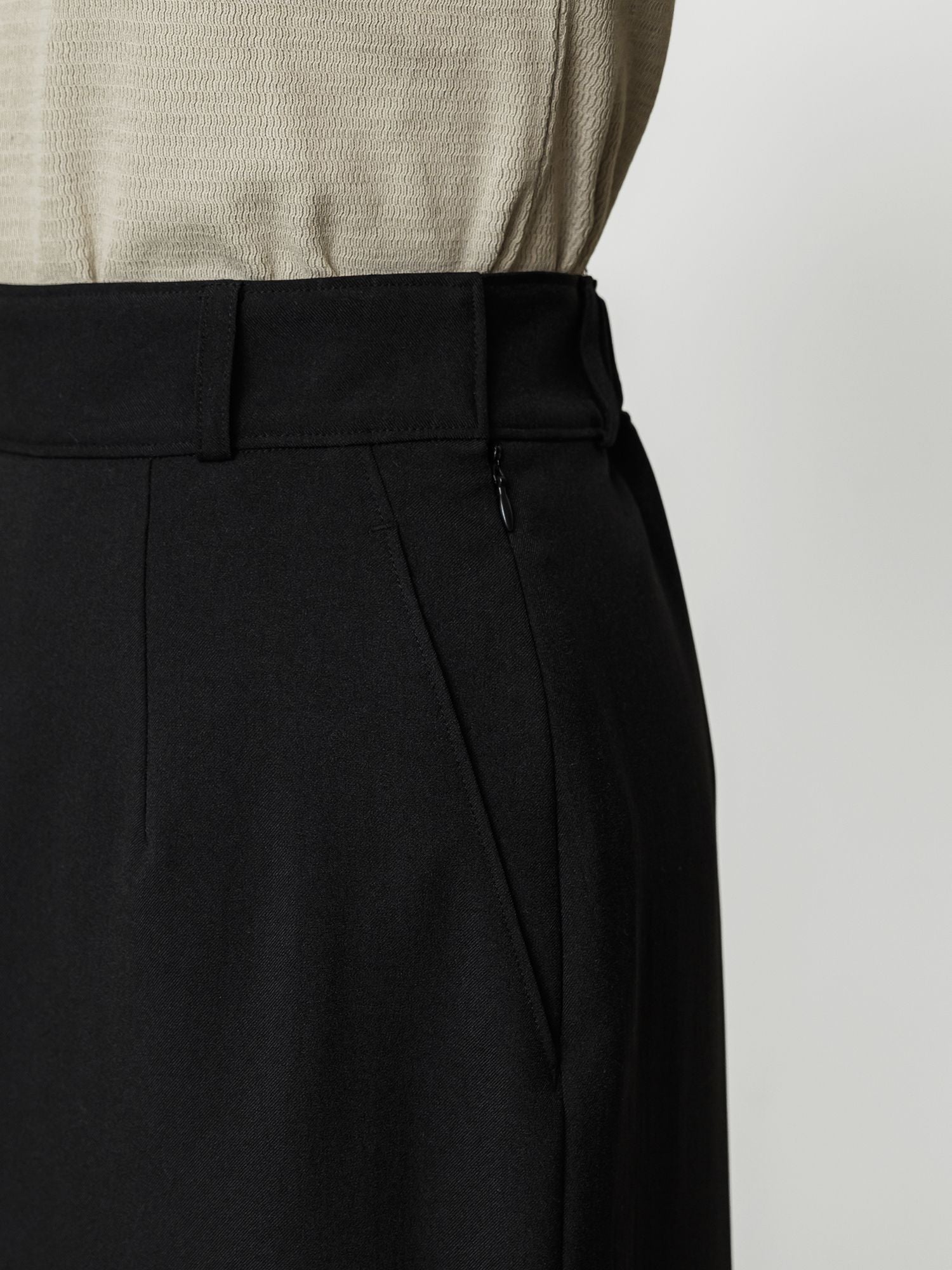 バックタックナロースカート