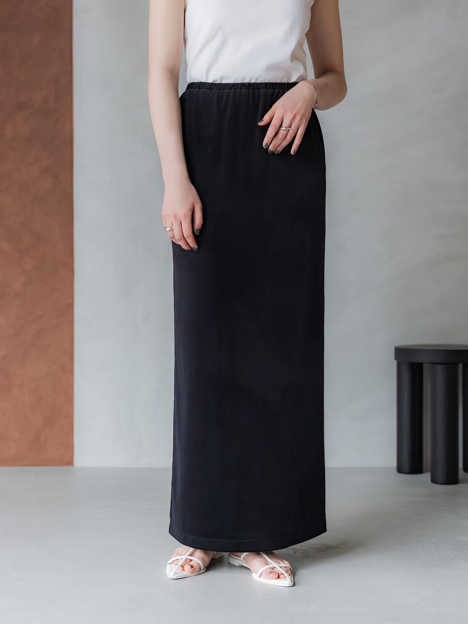 H173 B83 W66 H96 / 着用サイズ : サンプル