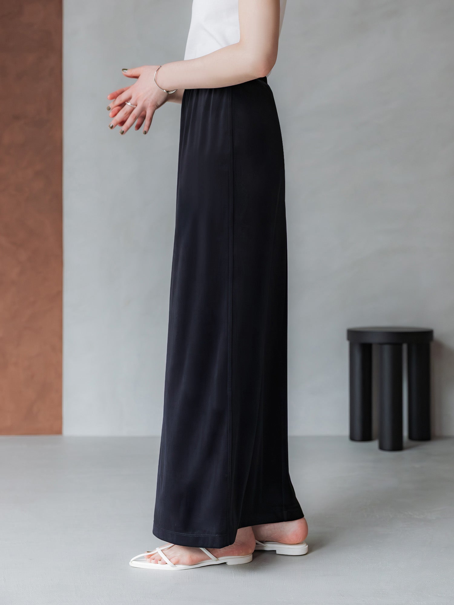 H173 B83 W66 H96 / 着用サイズ : サンプル