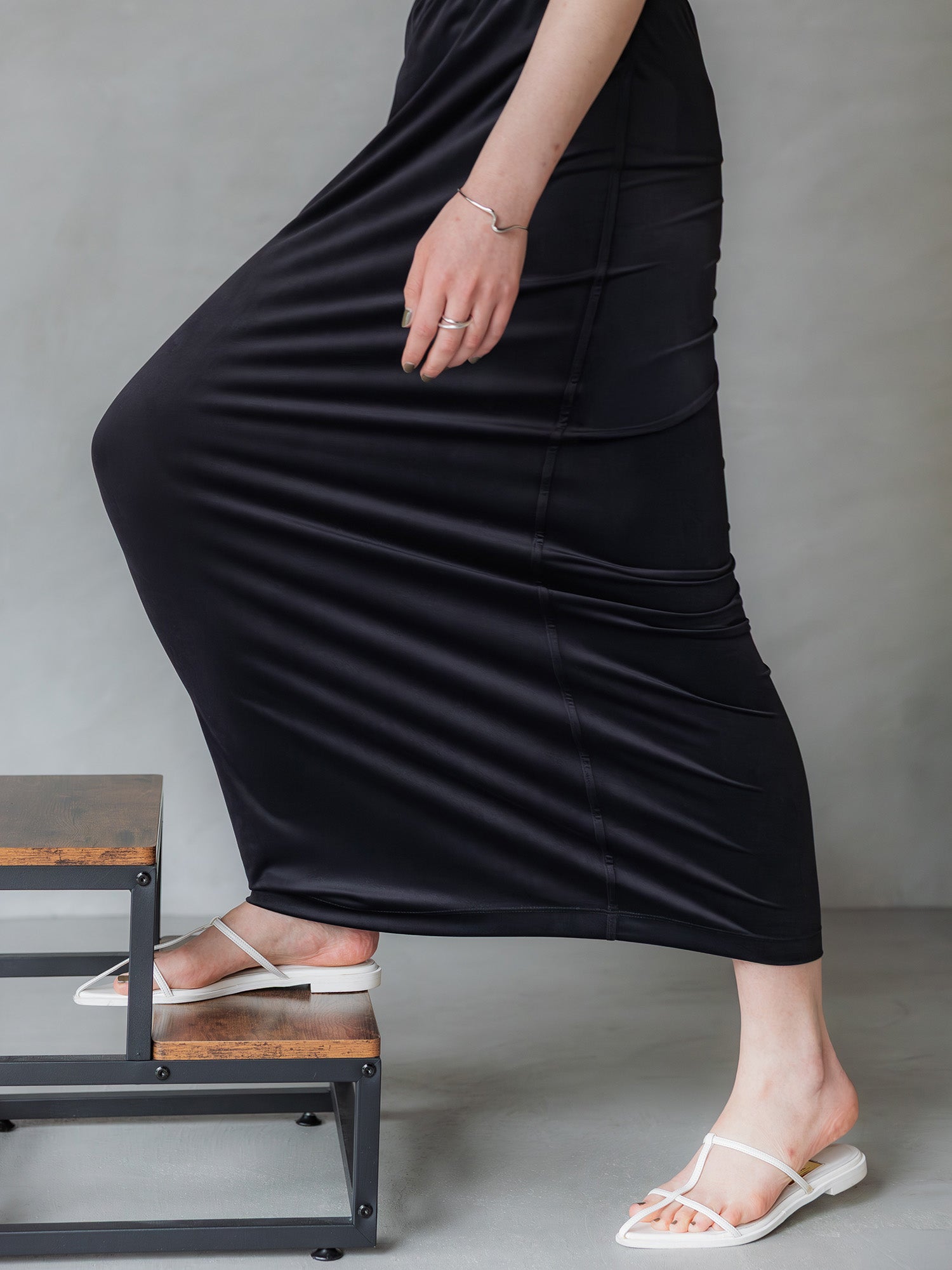 H173 B83 W66 H96 / 着用サイズ : サンプル