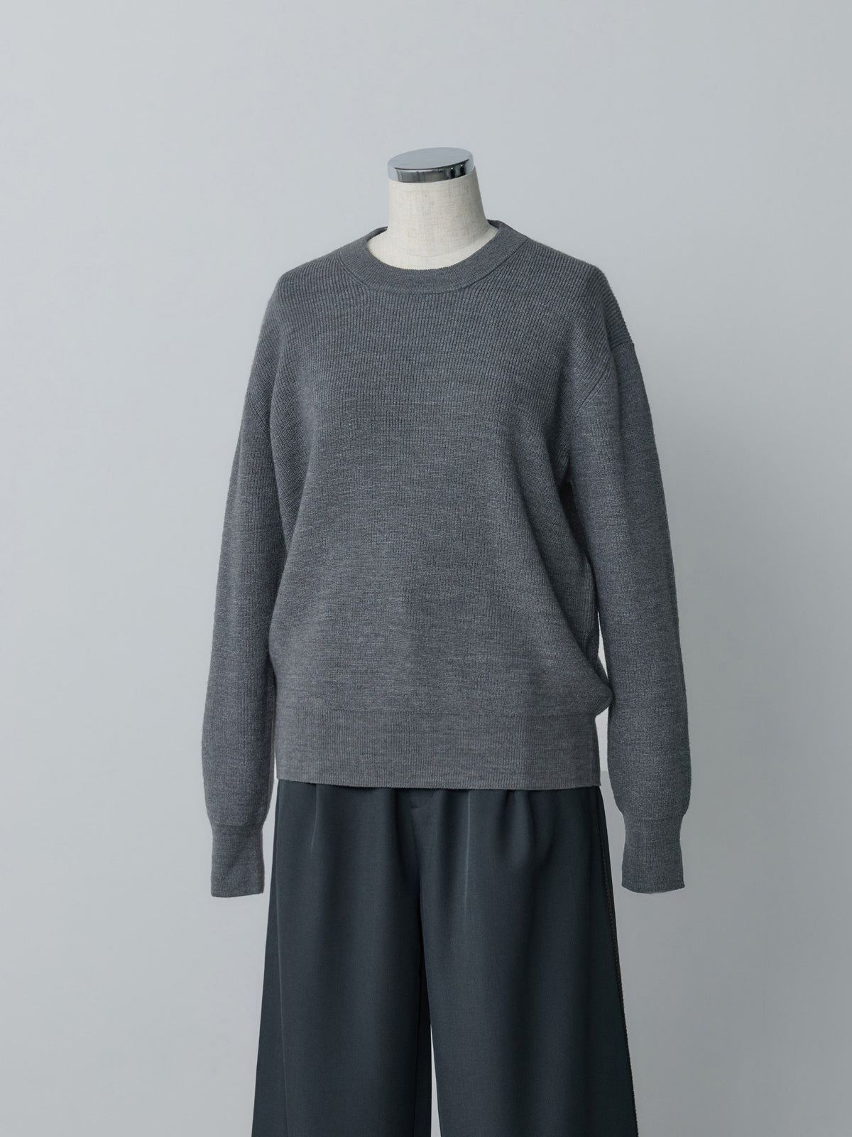 カラー:charcoal gray