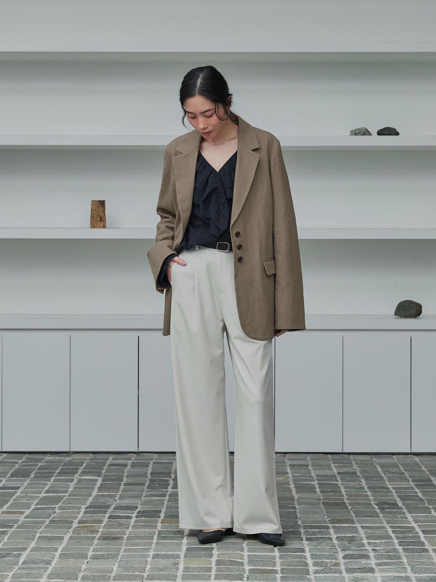 H168 B77 W60 H86 / 着用サイズ : サンプル