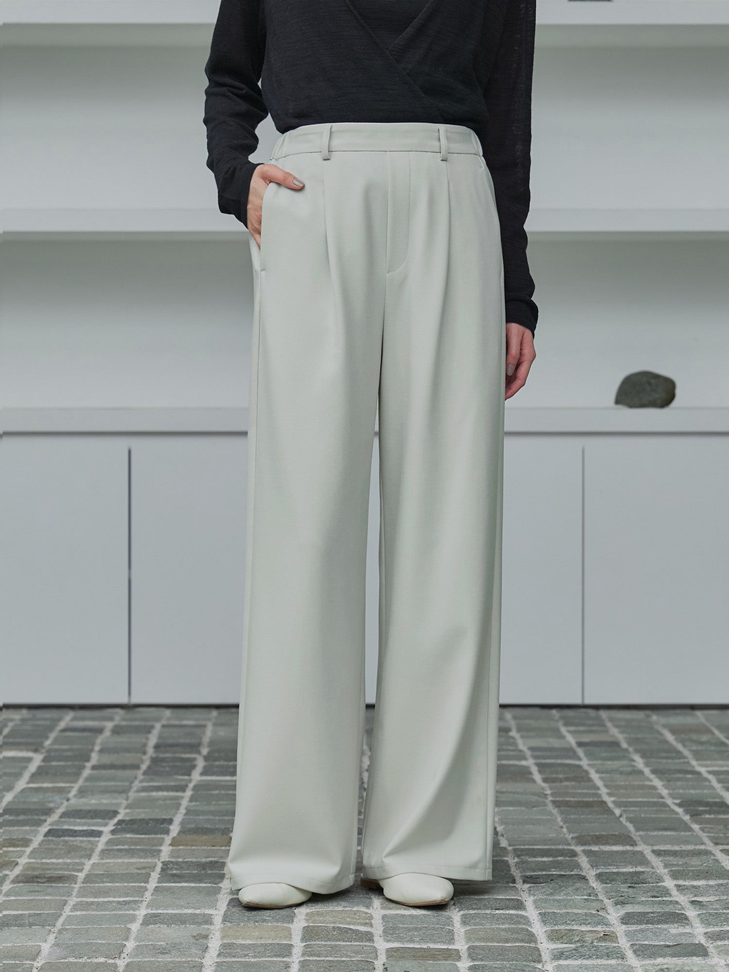 H168 B77 W60 H86 / 着用サイズ : サンプル