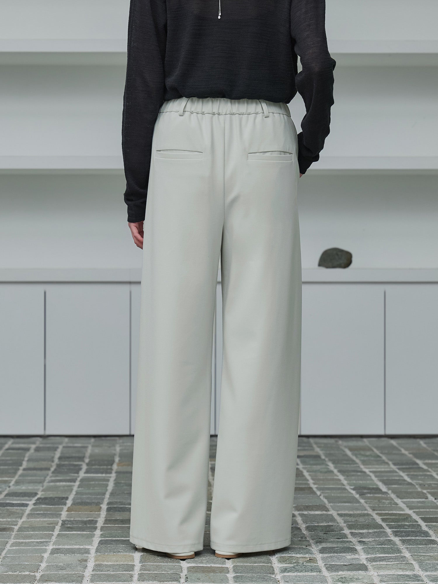 H168 B77 W60 H86 / 着用サイズ : サンプル