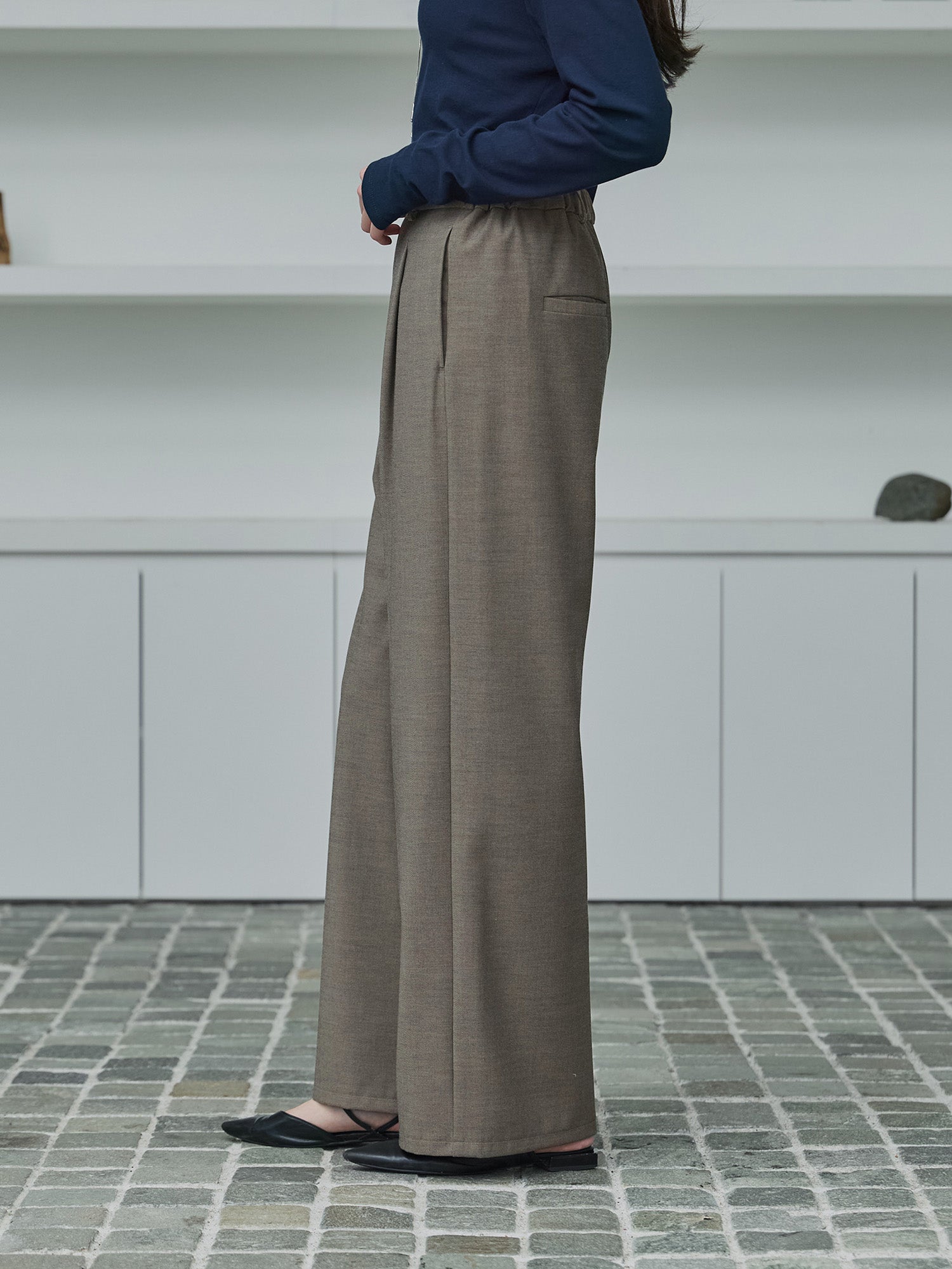 H168 B77 W60 H86 / 着用サイズ : サンプル