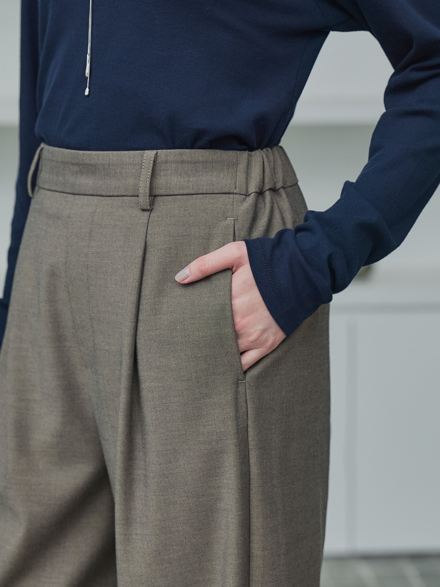 H168 B77 W60 H86 / 着用サイズ : サンプル