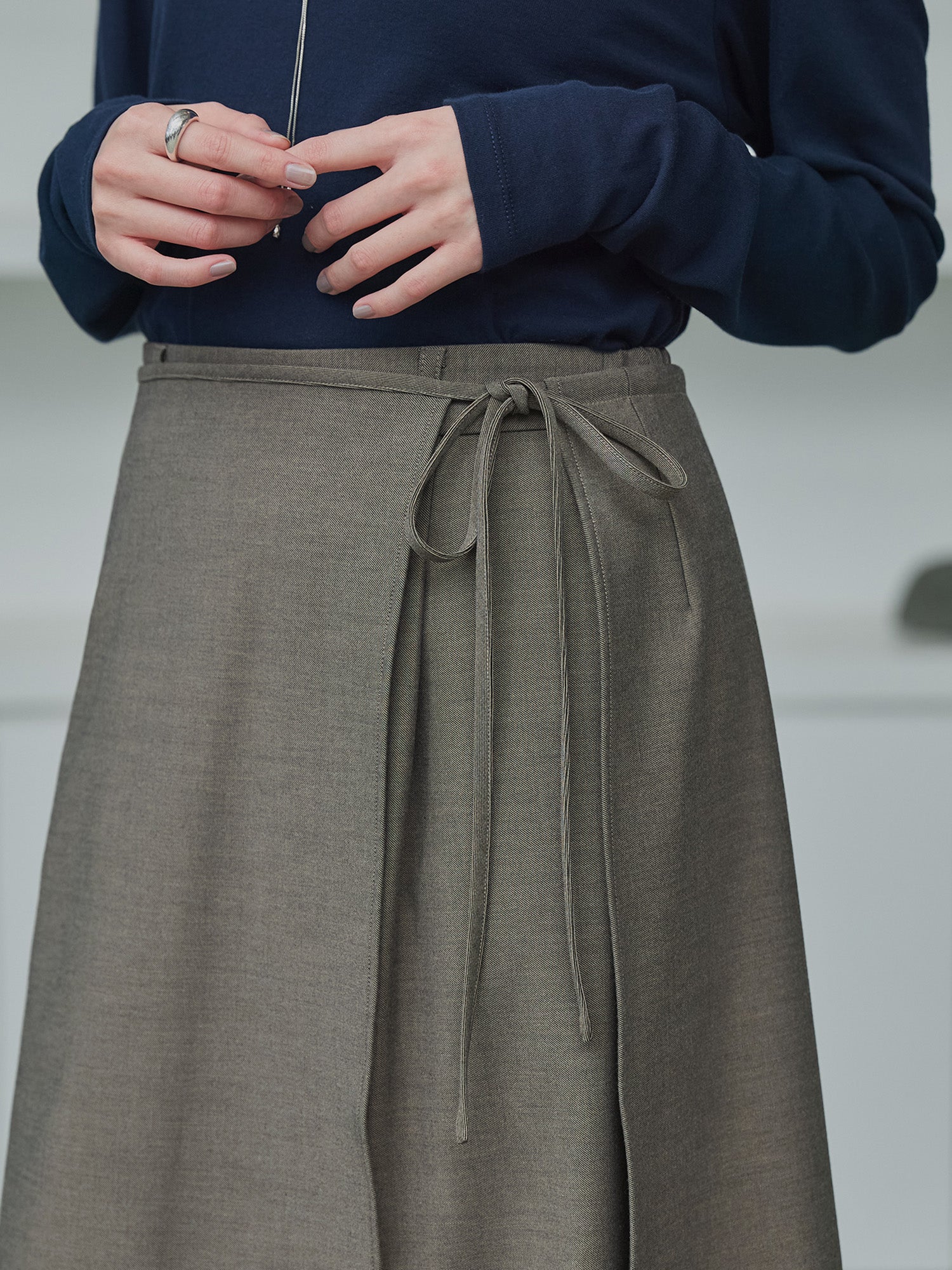 H168 B77 W60 H86 / 着用サイズ : サンプル