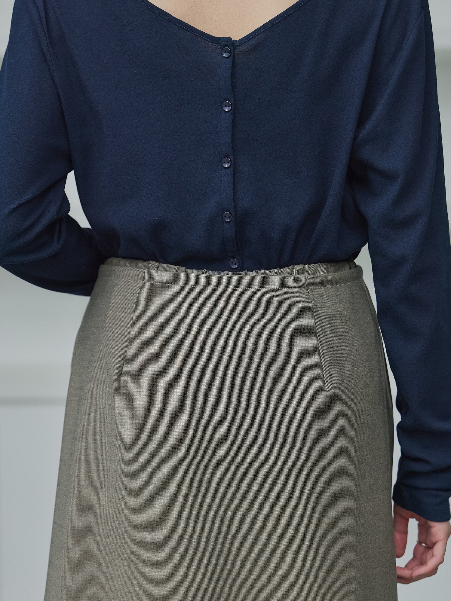 H168 B77 W60 H86 / 着用サイズ : サンプル