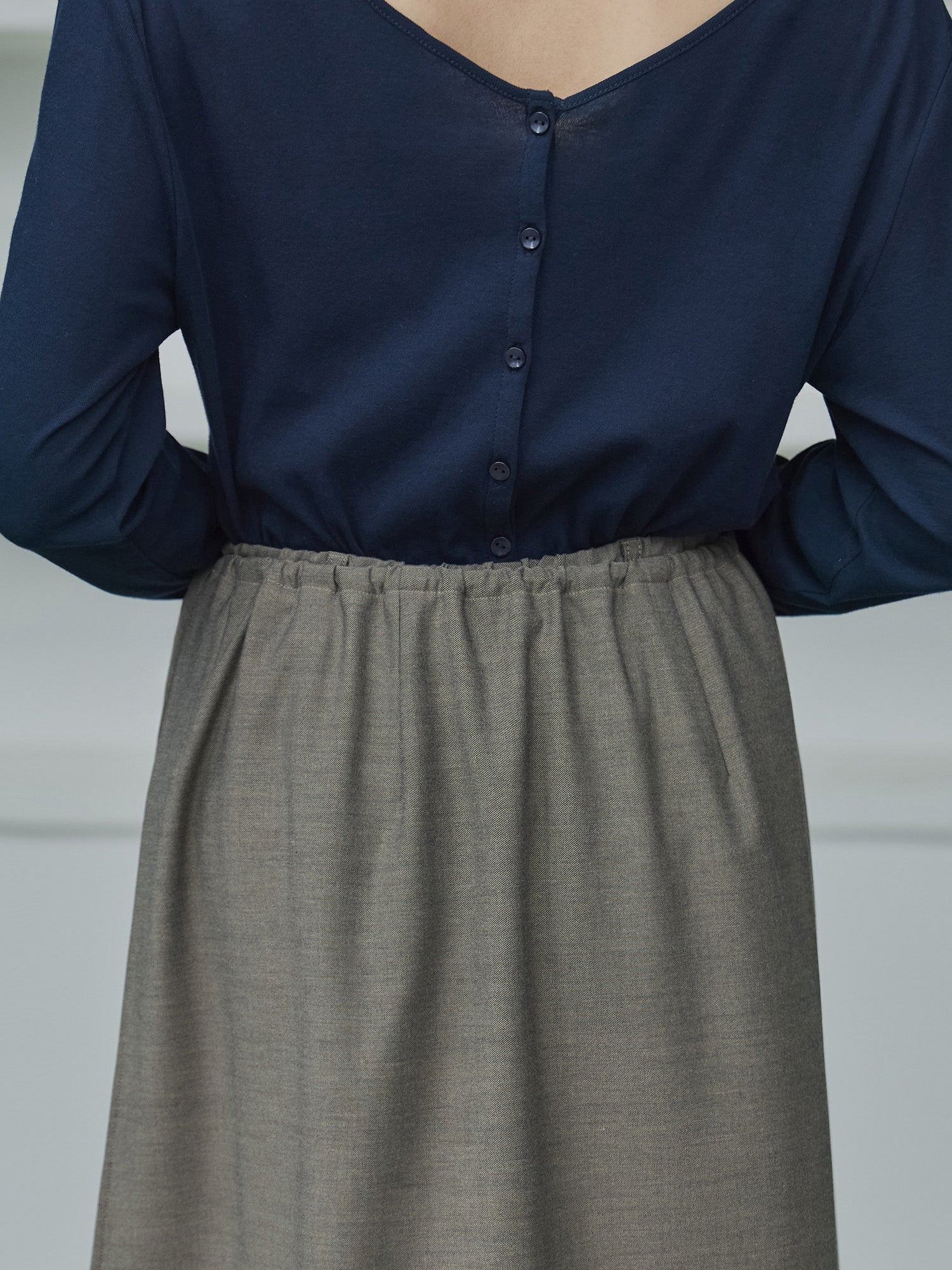 H168 B77 W60 H86 / 着用サイズ : サンプル