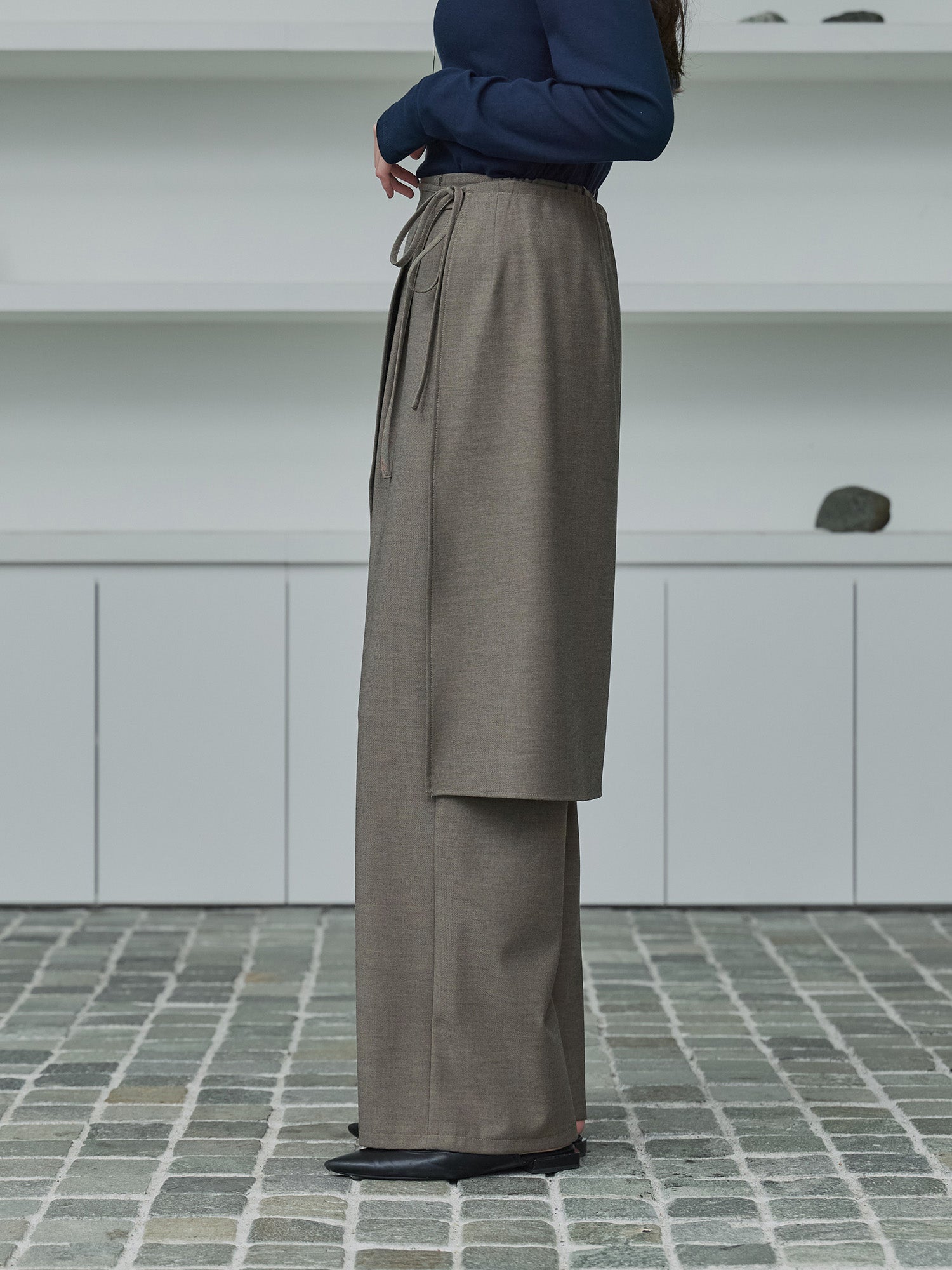 H168 B77 W60 H86 / 着用サイズ : サンプル