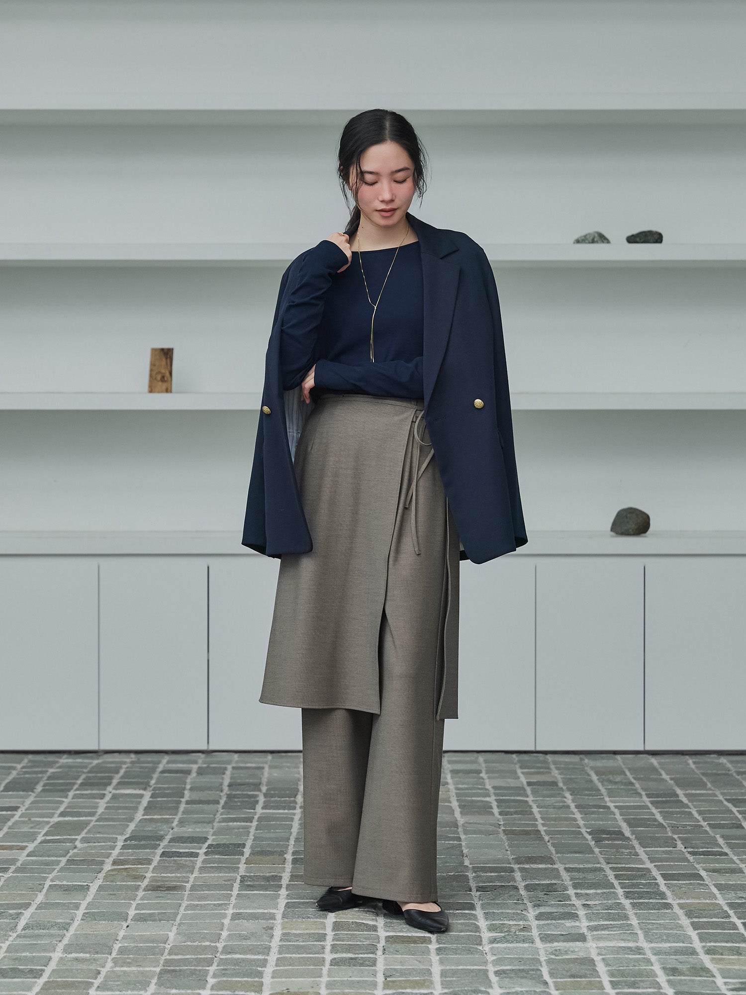 H168 B77 W60 H86 / 着用サイズ : サンプル