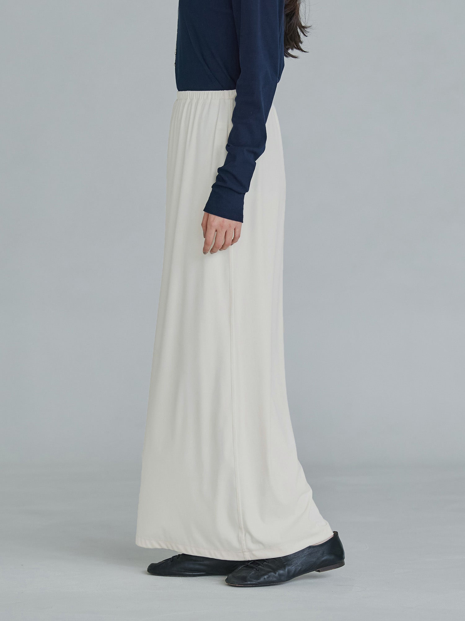 H168 B77 W60 H86 / 着用サイズ : サンプル