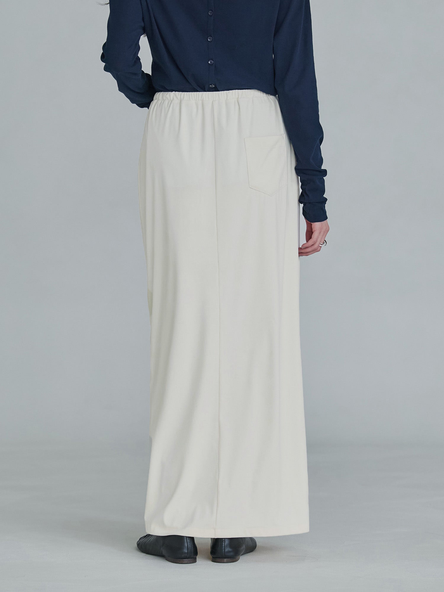 H168 B77 W60 H86 / 着用サイズ : サンプル