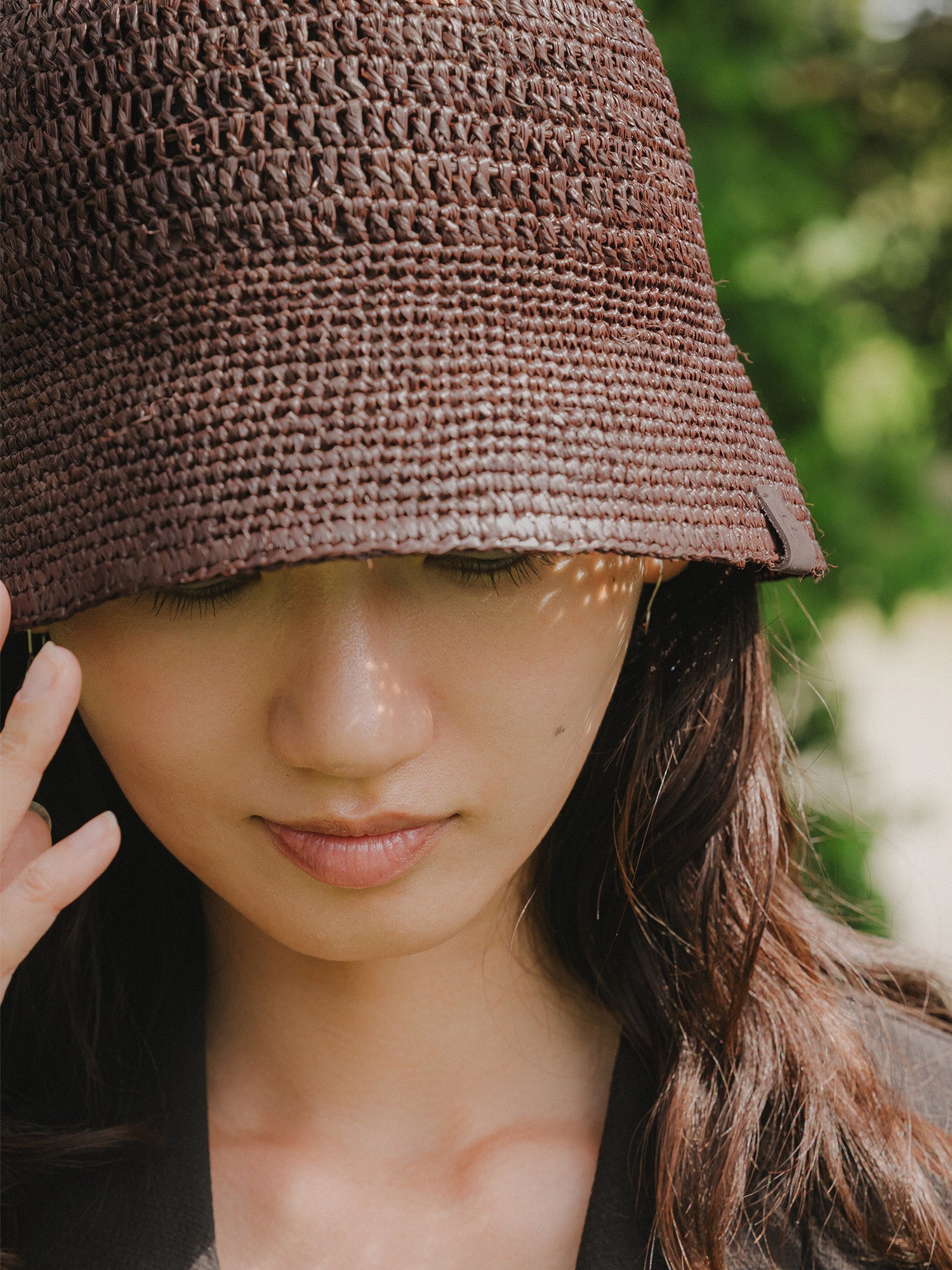 モデル H171 B80 W60 H85 / 着用カラー : dark brown