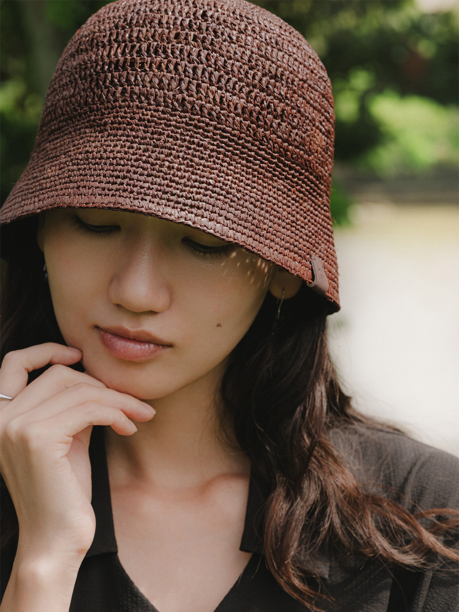 モデル H171 B80 W60 H85 / 着用カラー : dark brown