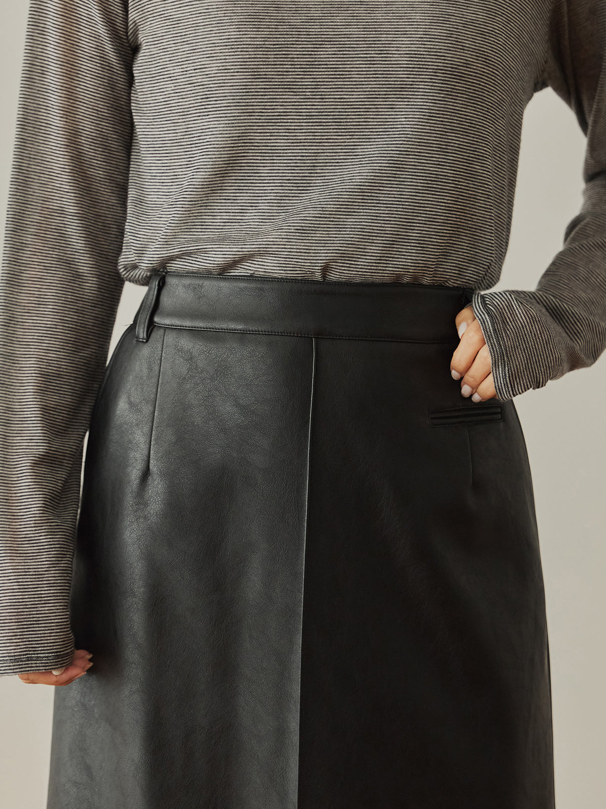 H163 B80 W62 H83<br>着用サイズ : サンプル / カラー:black