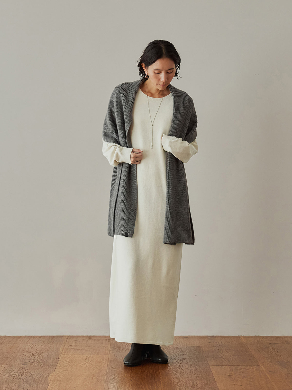 H163 B80 W62 H83<br>着用サイズ : size2 / カラー:ecru