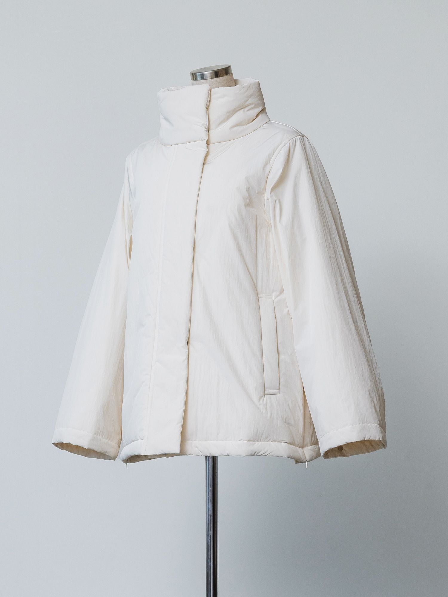 スタンドカラーダウンジャケット