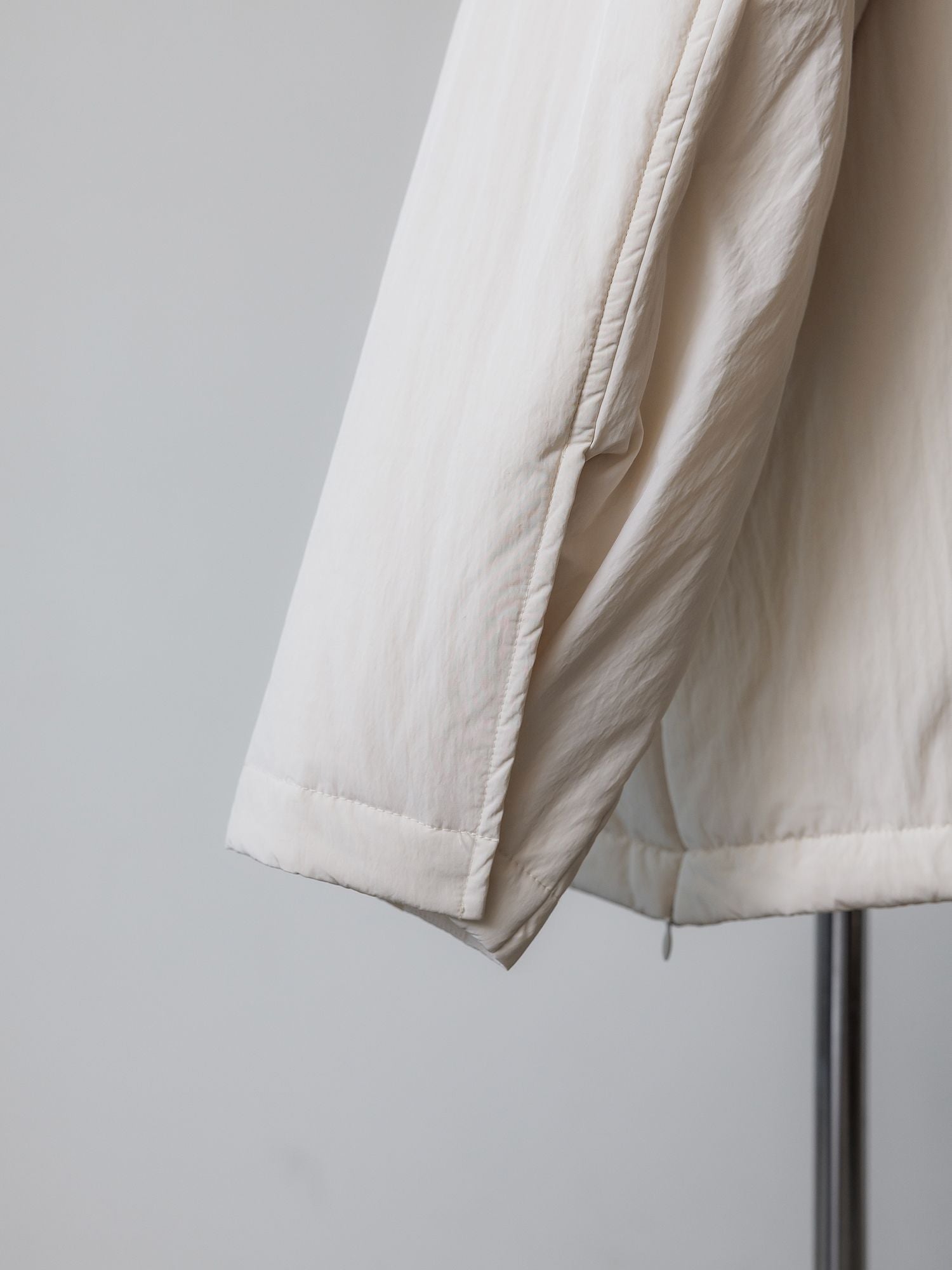 スタンドカラーダウンジャケット