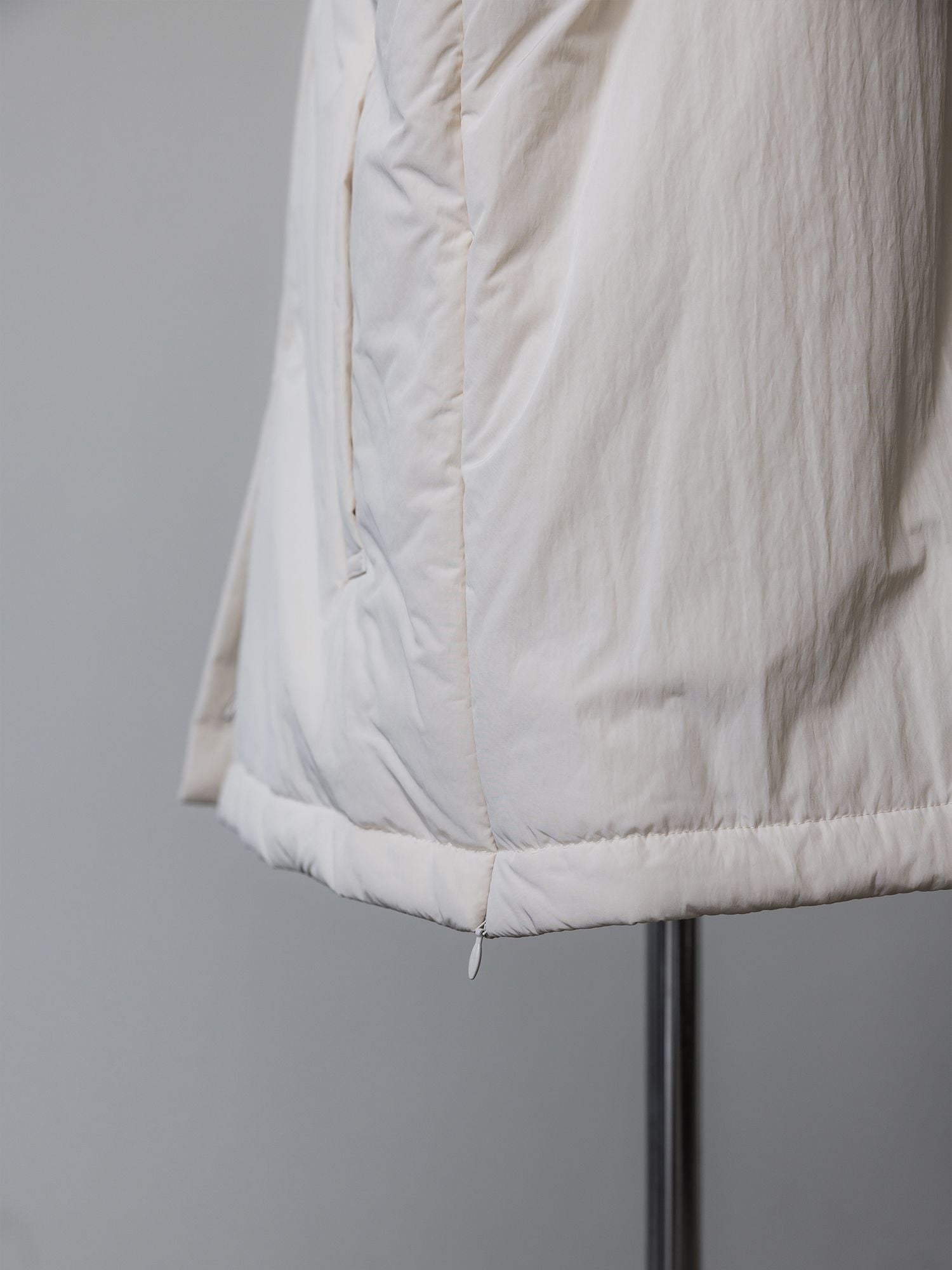 スタンドカラーダウンジャケット