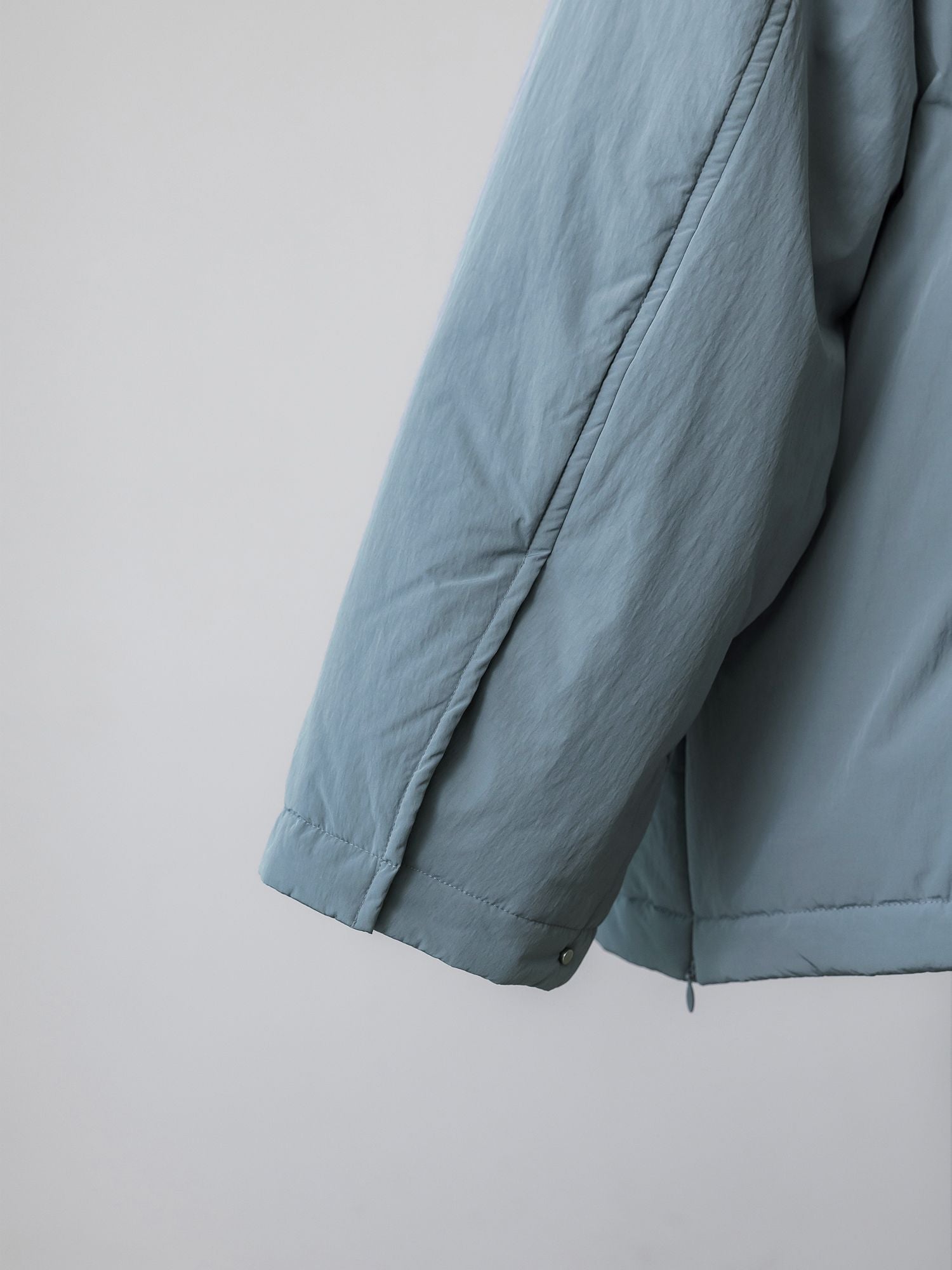 スタンドカラーダウンジャケット