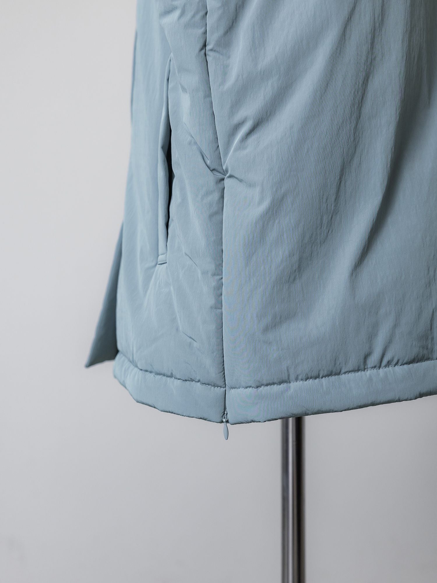 スタンドカラーダウンジャケット