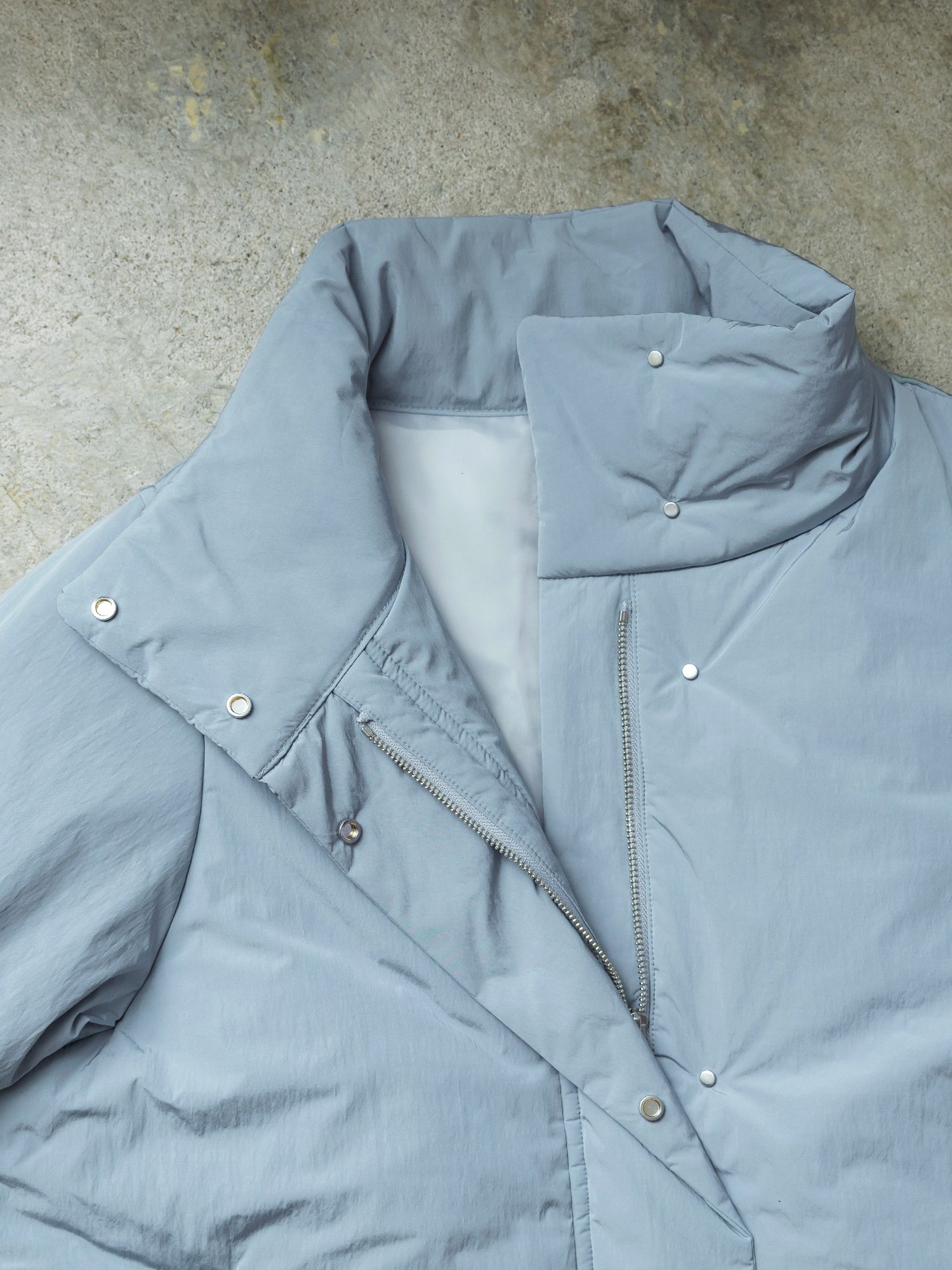 スタンドカラーダウンジャケット