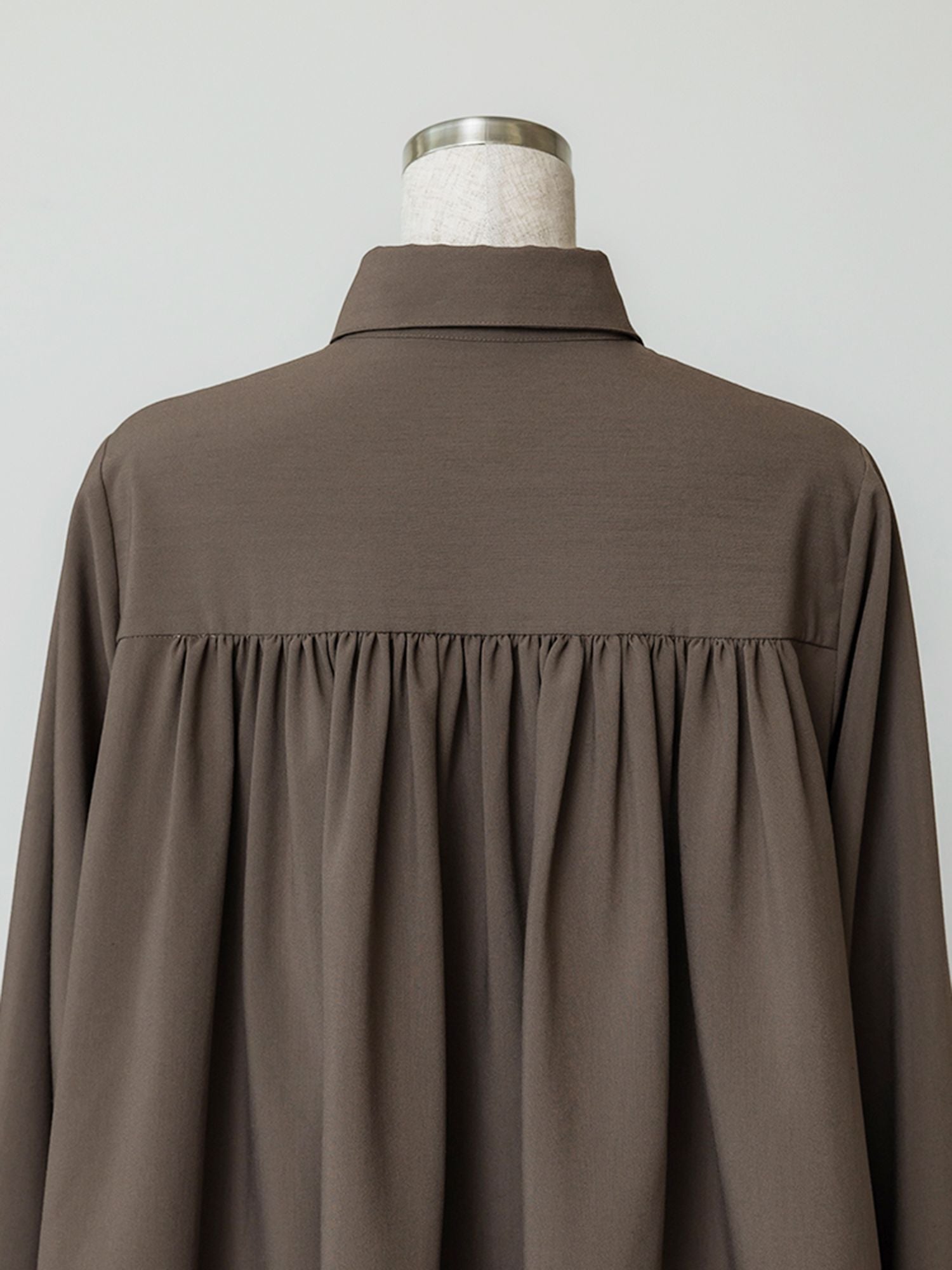 ボタンスリーブギャザーシャツ