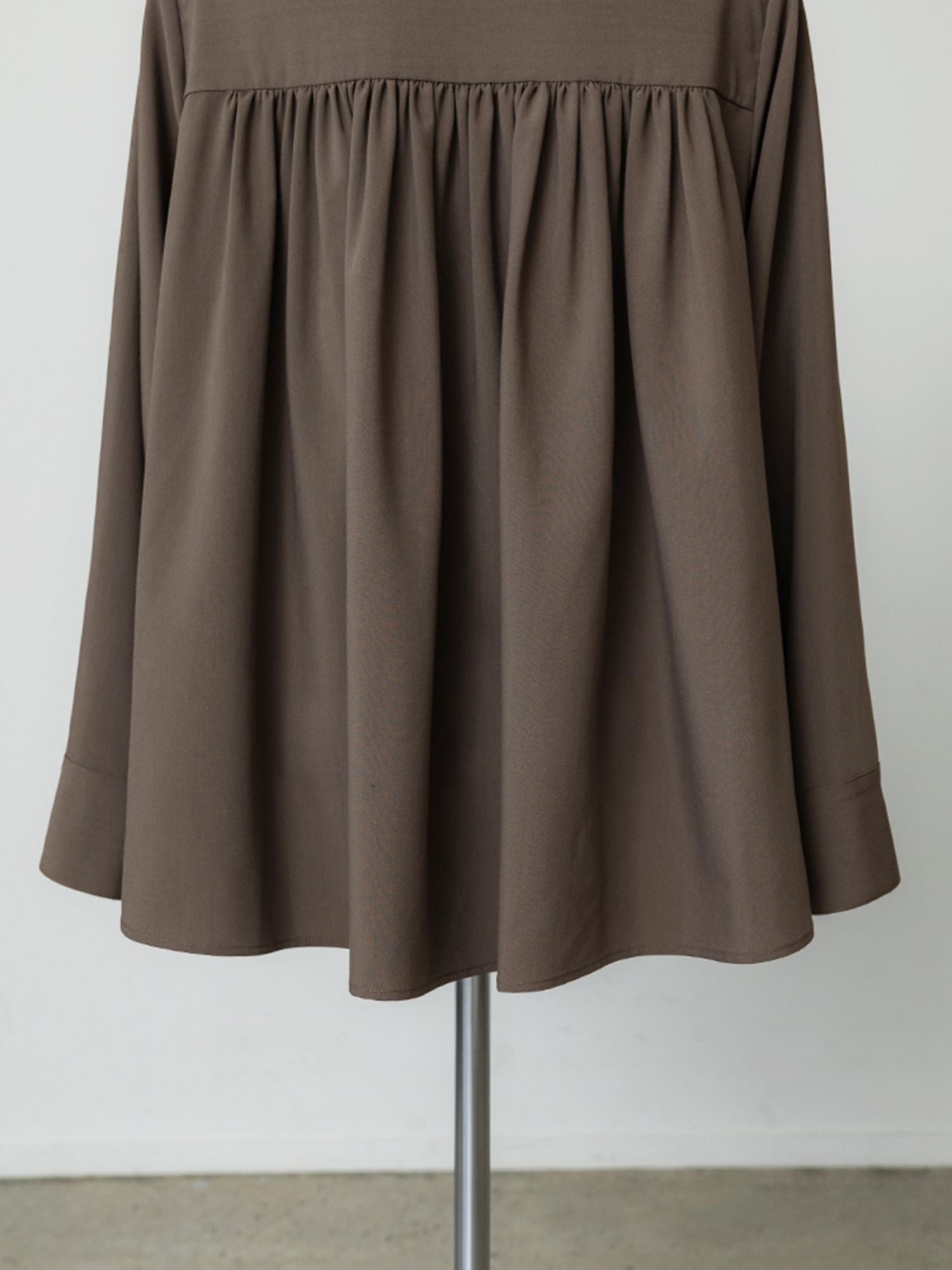 ボタンスリーブギャザーシャツ