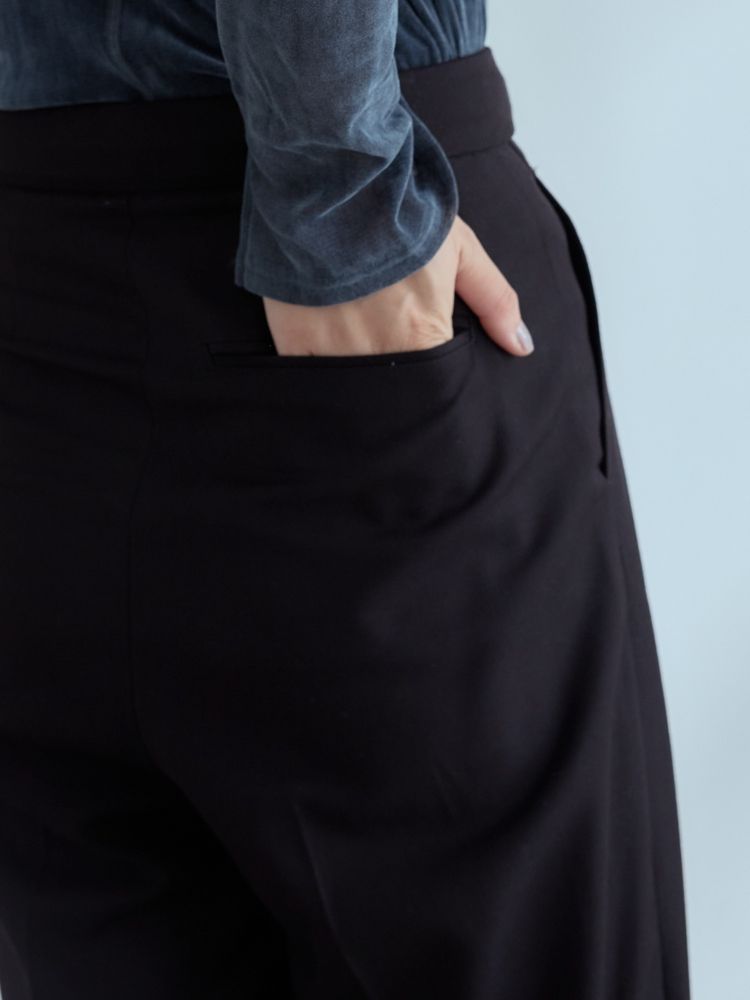 H173 B81 W60 H88 /着用サイズ:モデルサイズ
※モデルサイズ:サイズ1より股下+8cm