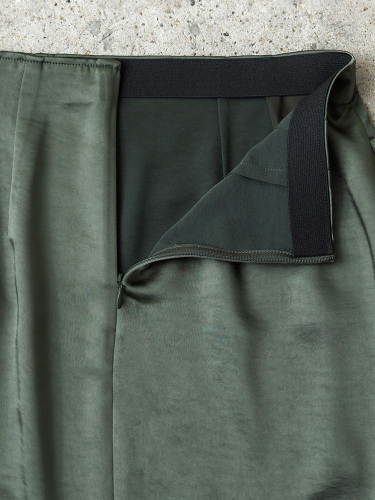 ドレープサテンマキシスカート