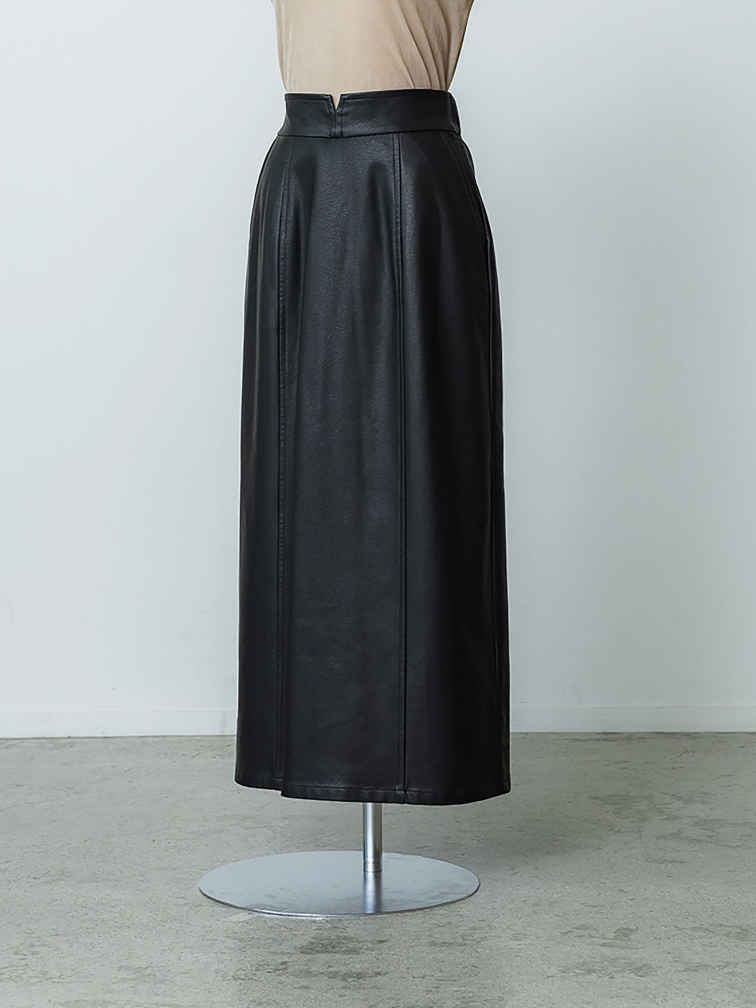 フェイクレザーナロースカート