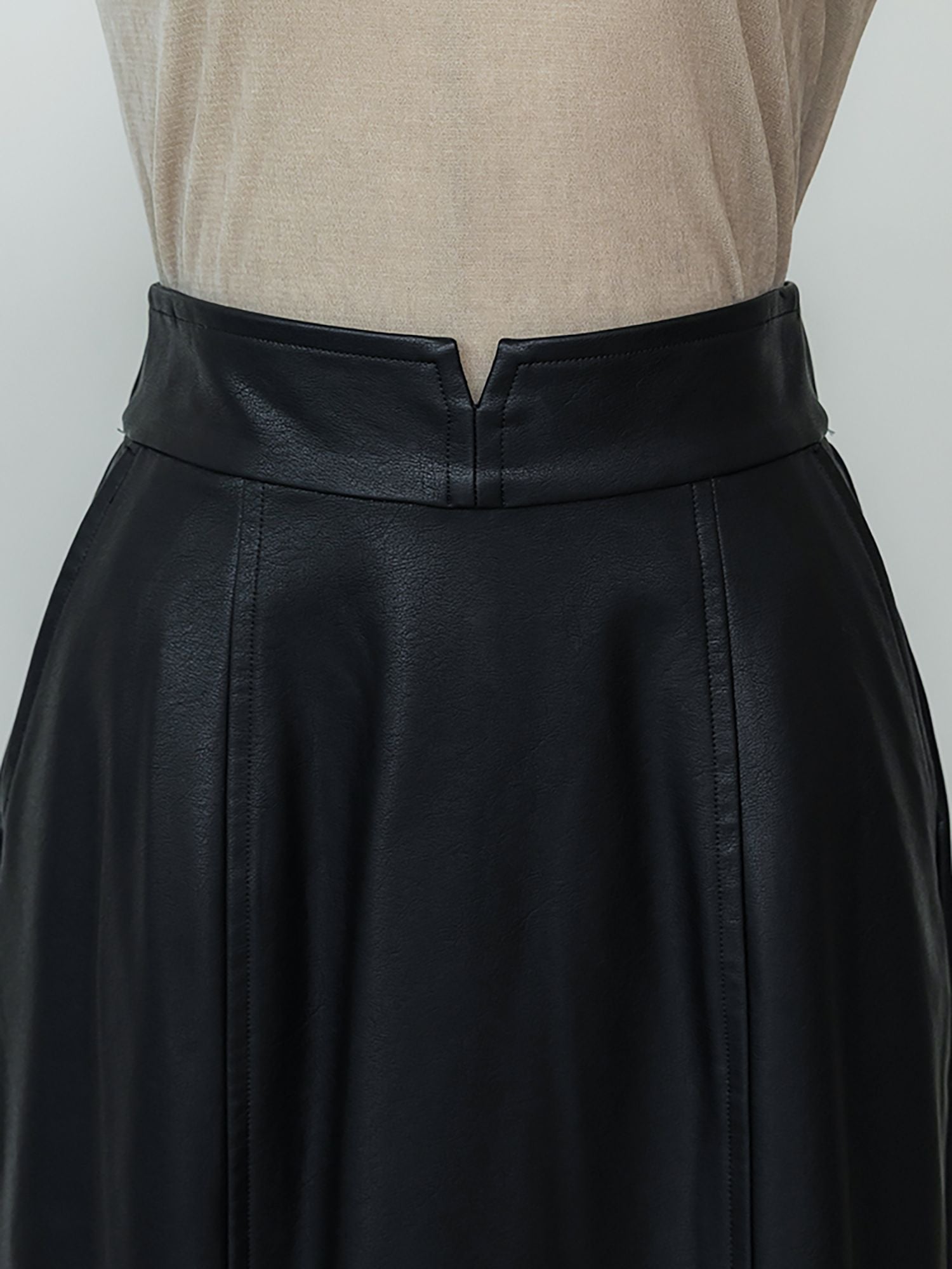 フェイクレザーナロースカート