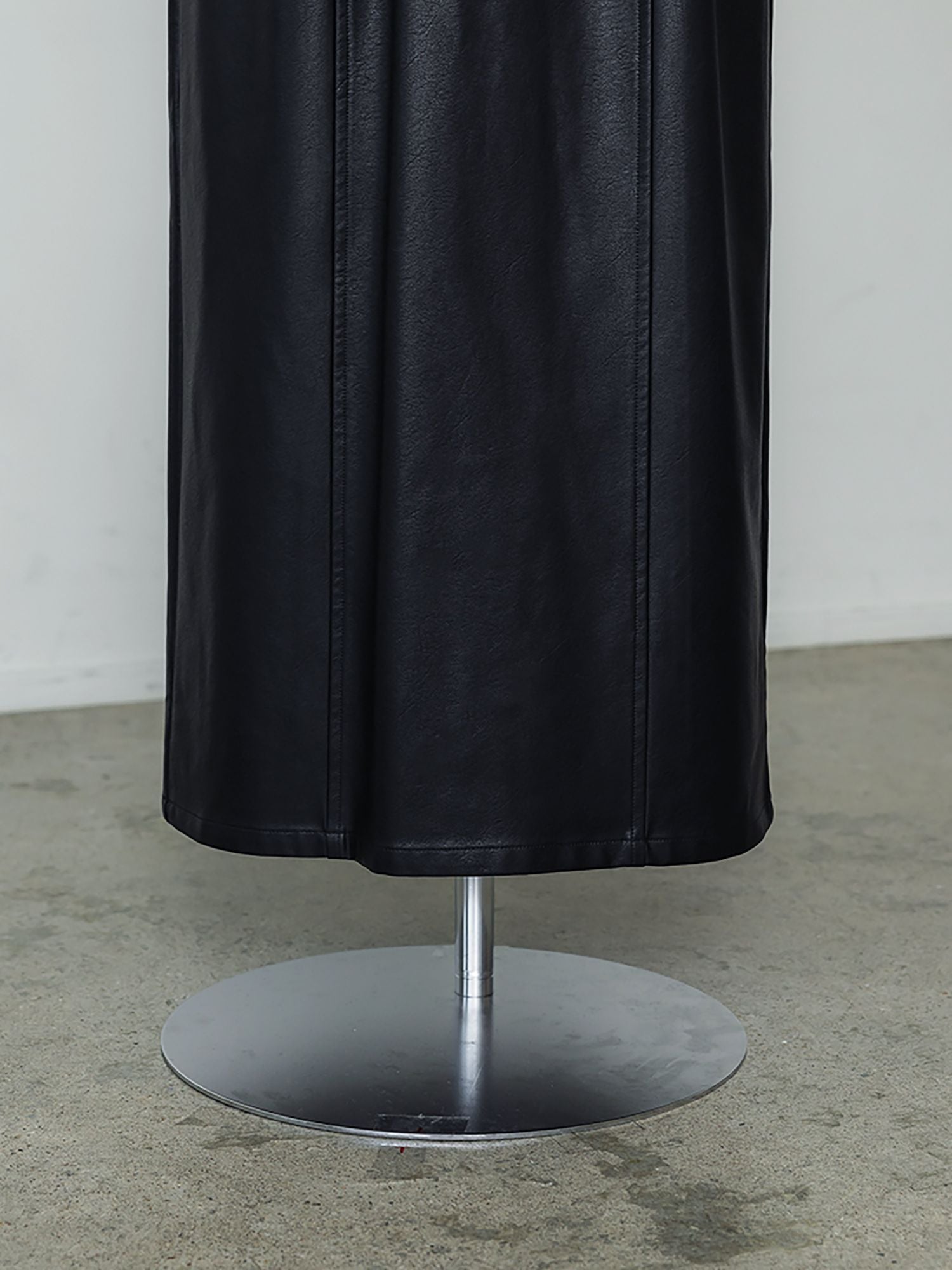 フェイクレザーナロースカート