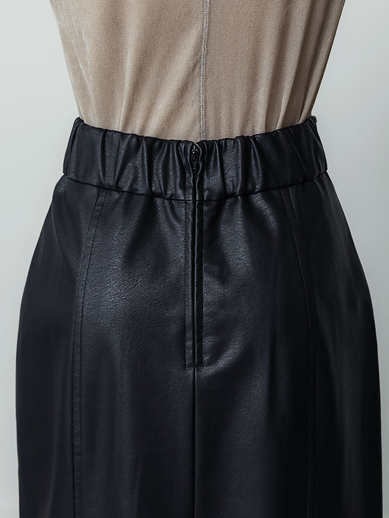 フェイクレザーナロースカート