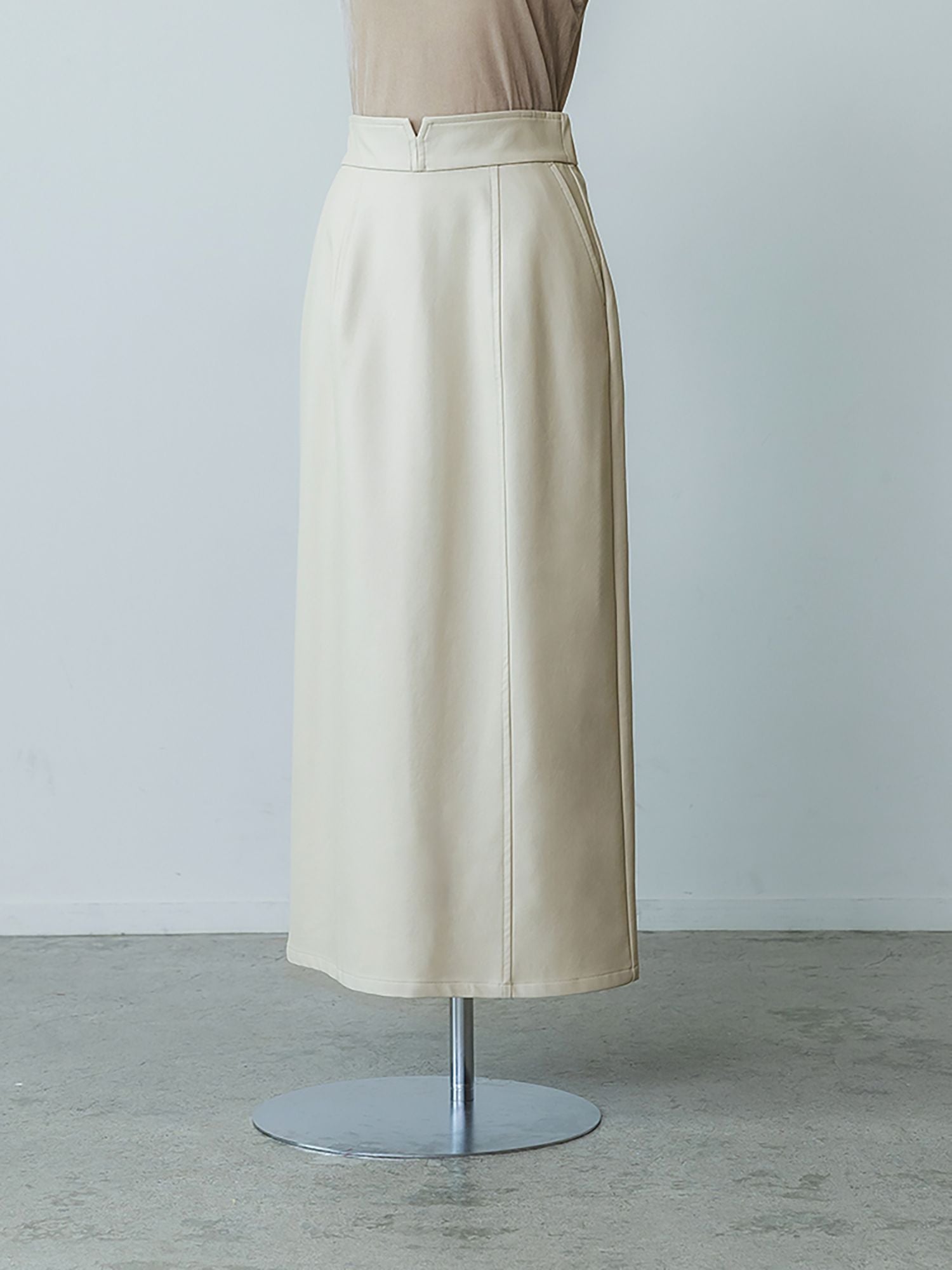 フェイクレザーナロースカート