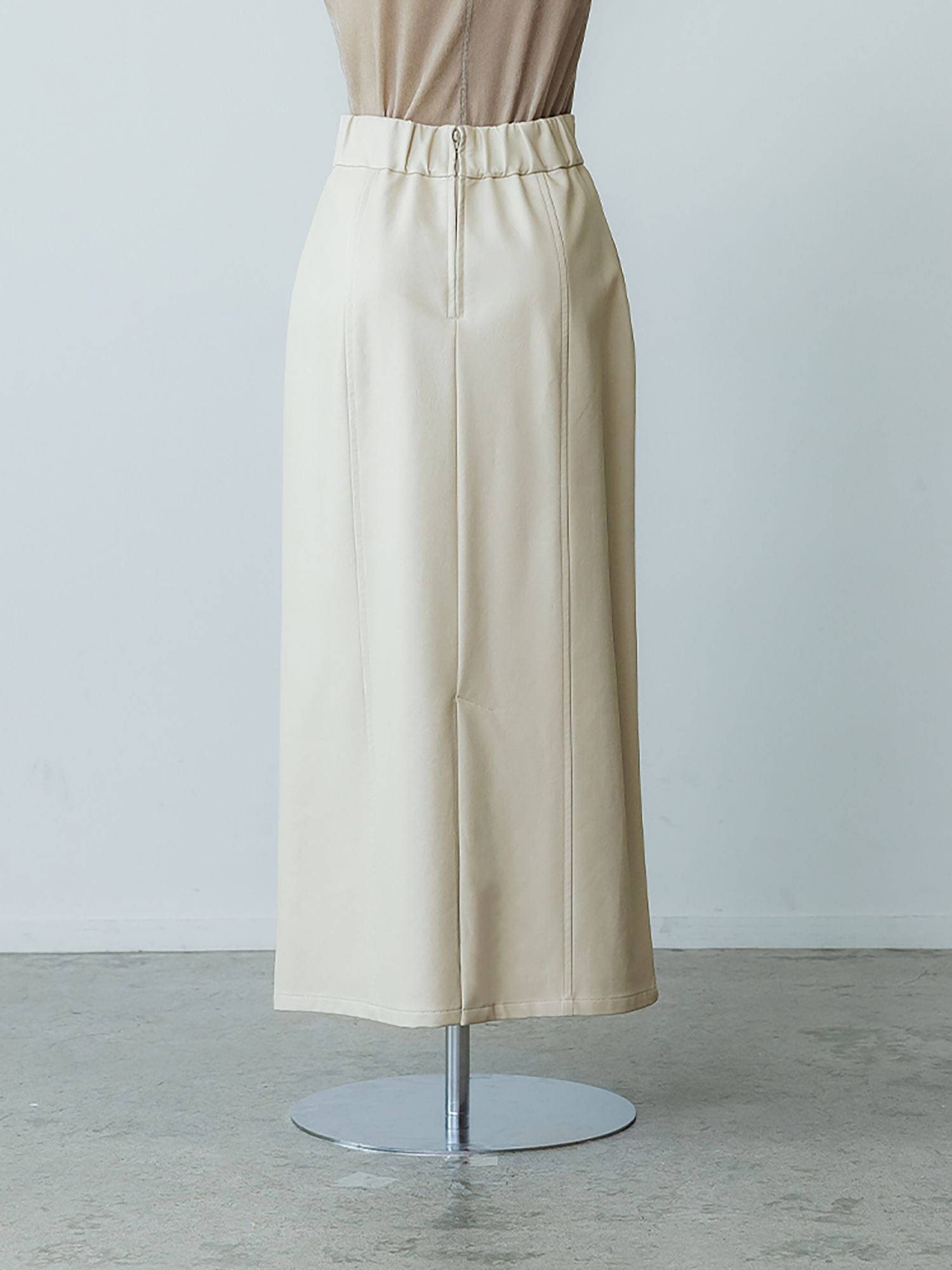 フェイクレザーナロースカート