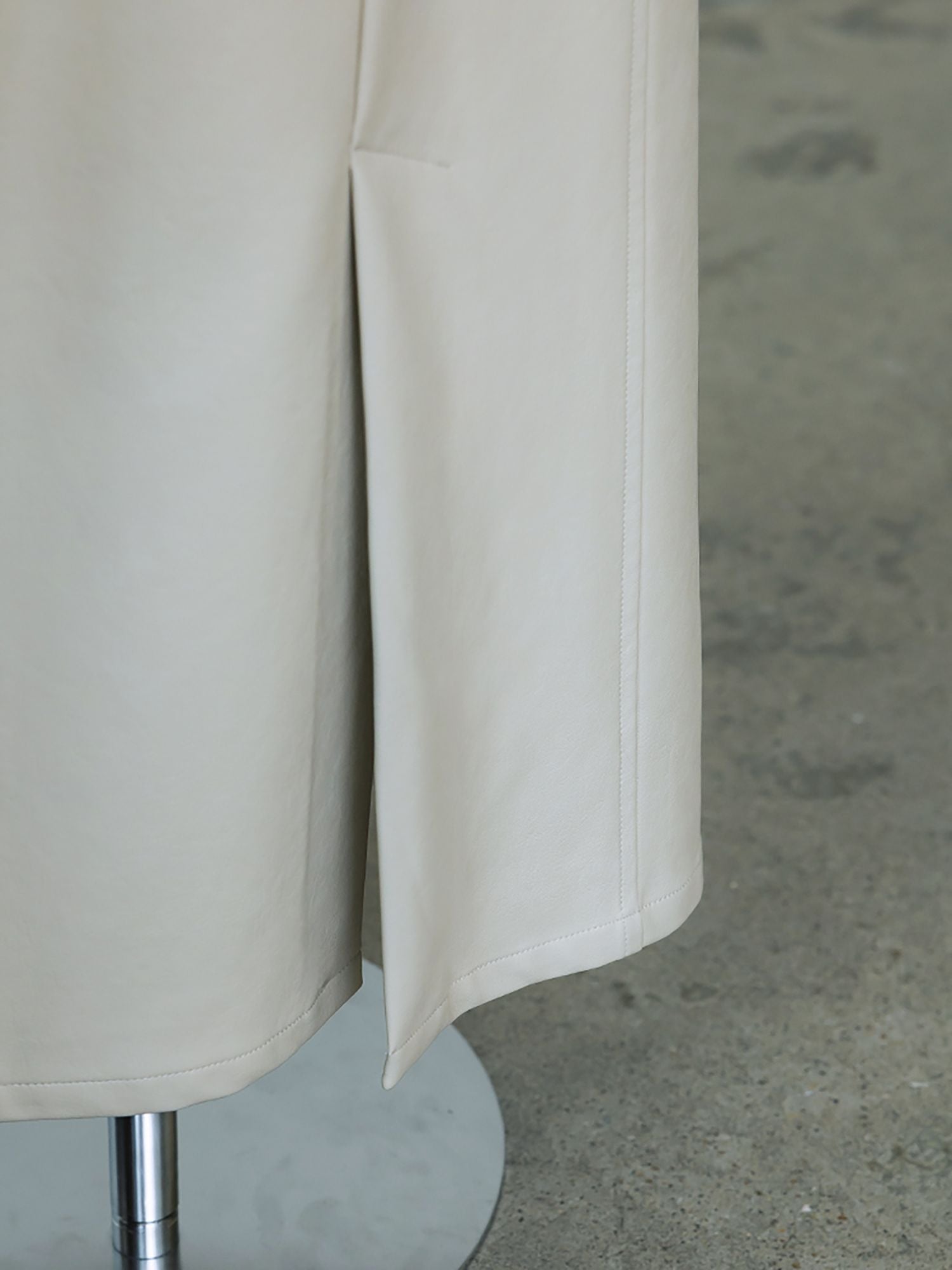 フェイクレザーナロースカート