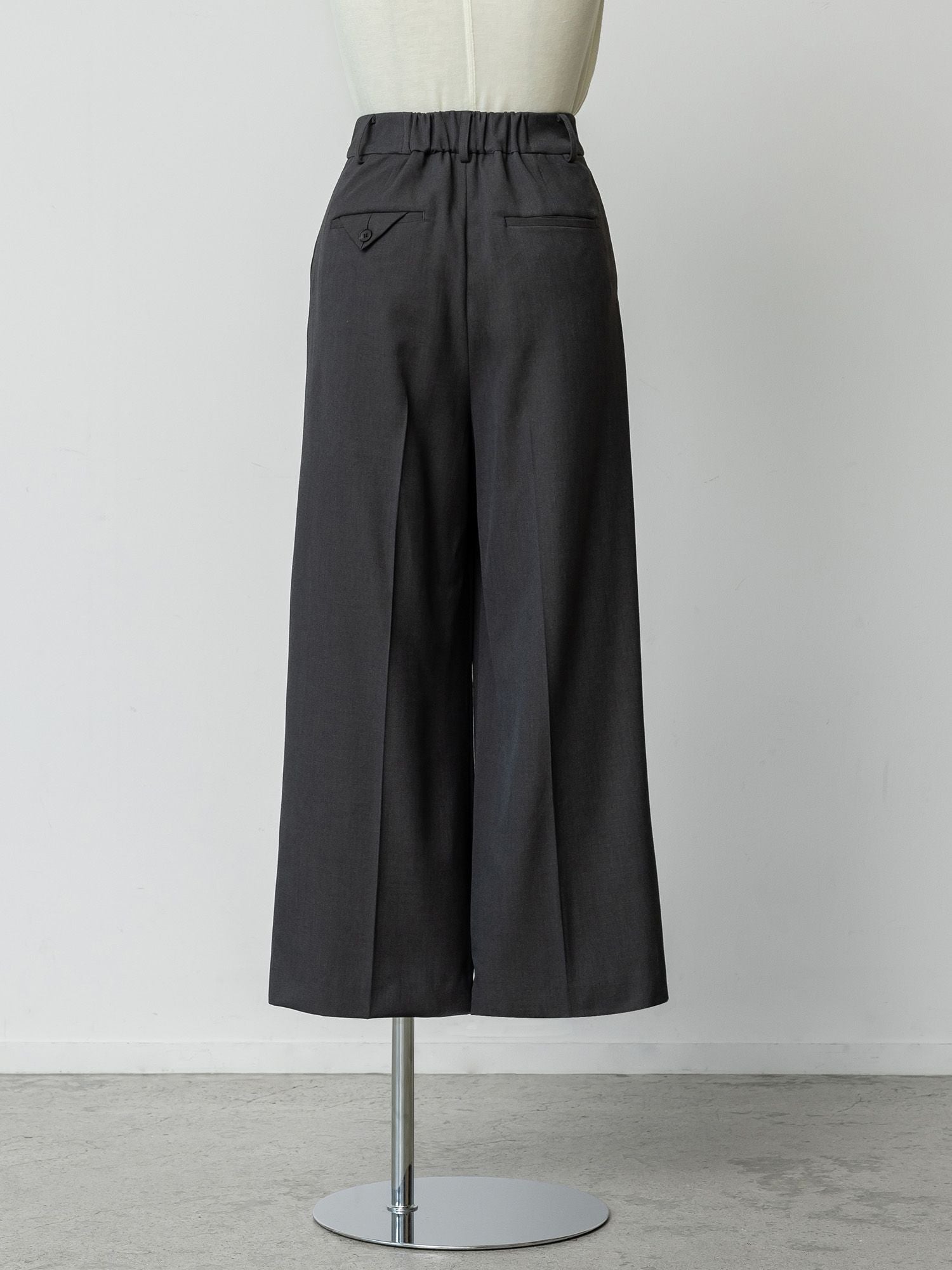 アシンメトリーツータックパンツ