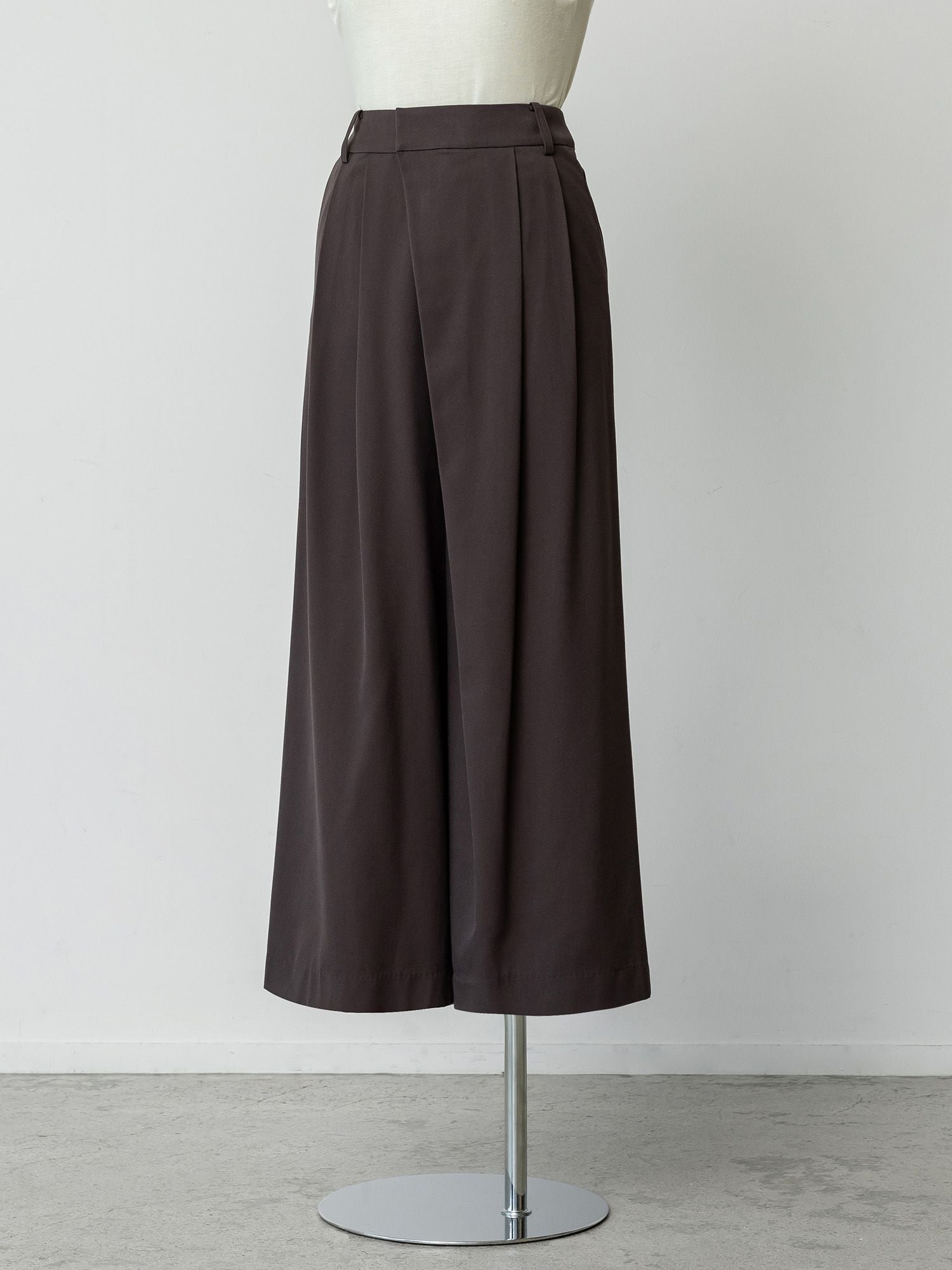 アシンメトリーツータックパンツ