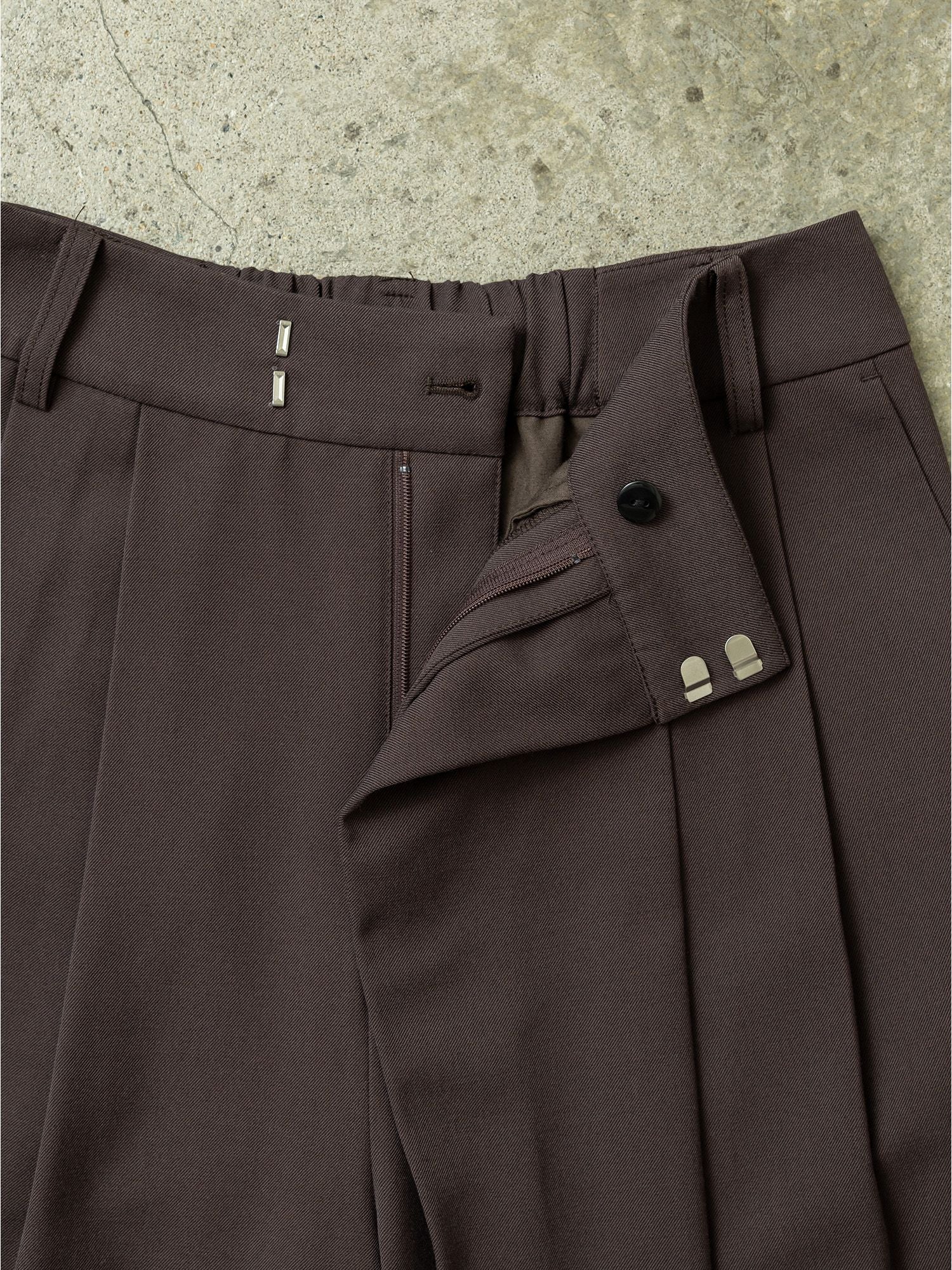 アシンメトリーツータックパンツ