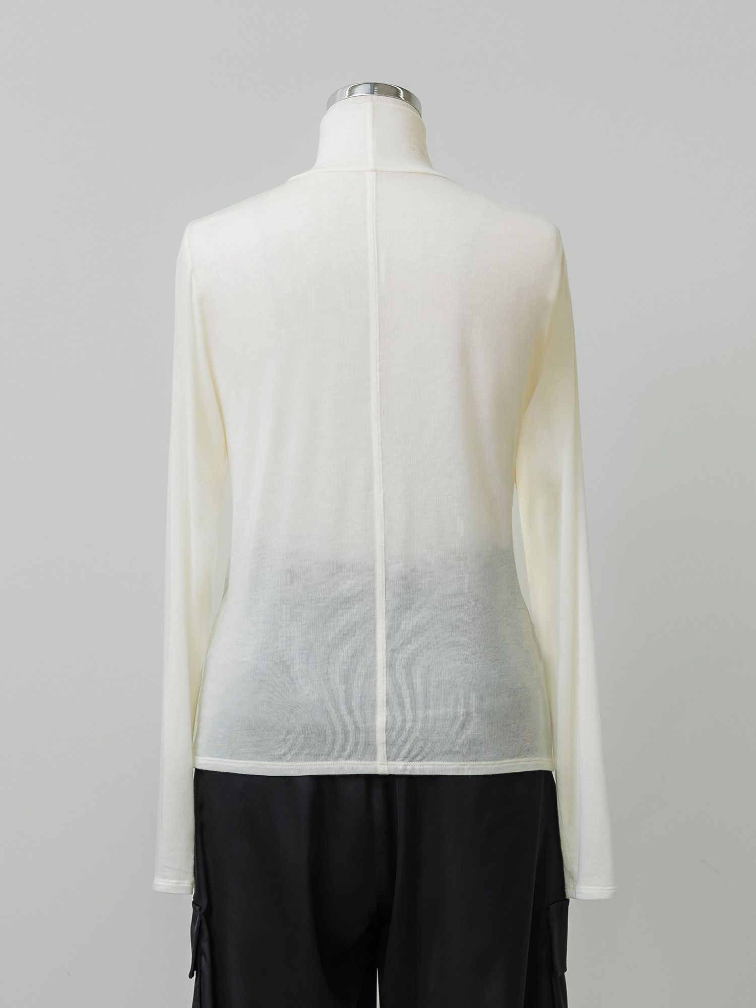 シルクブレンドハイネックトップス