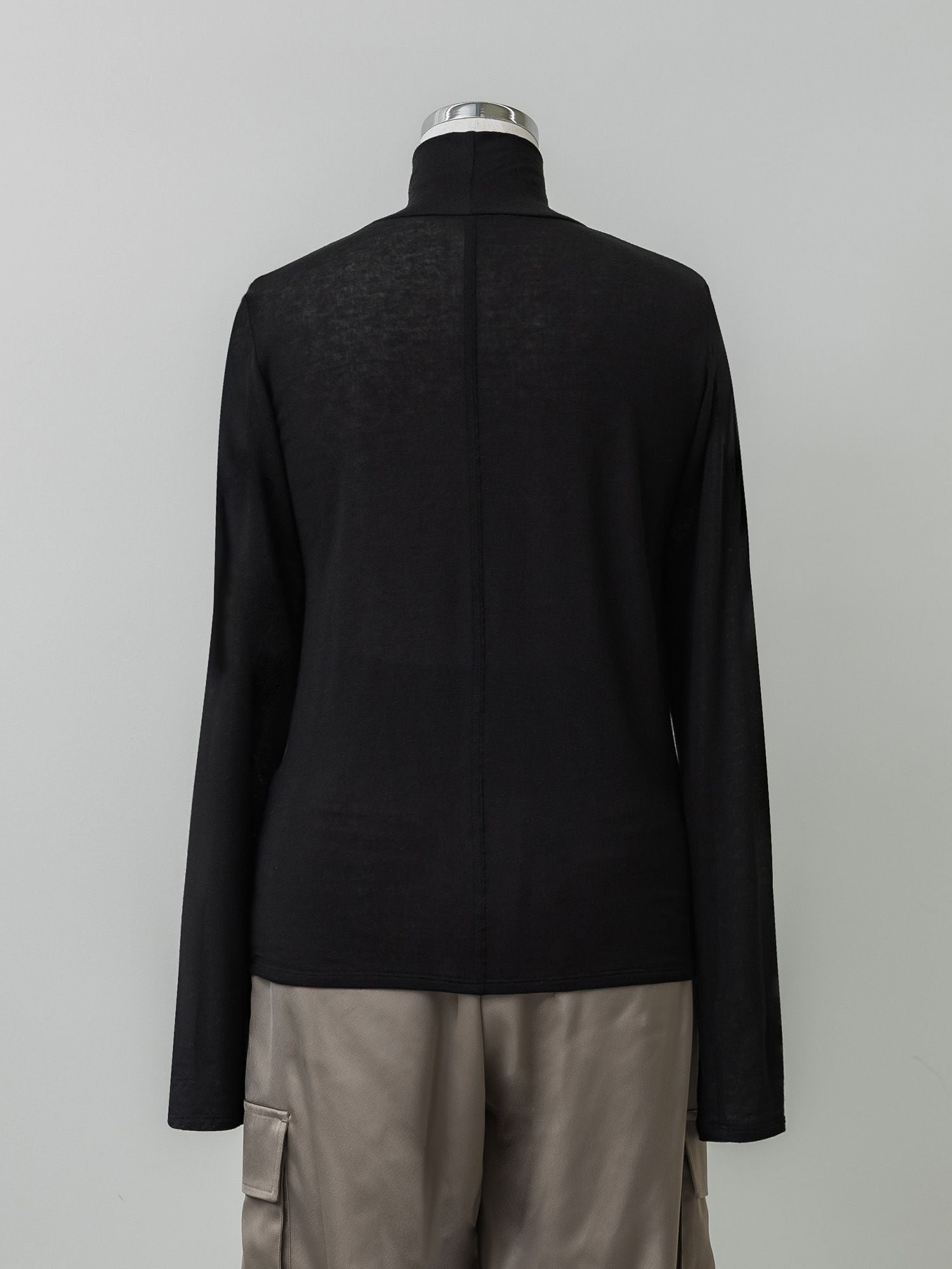 シルクブレンドハイネックトップス