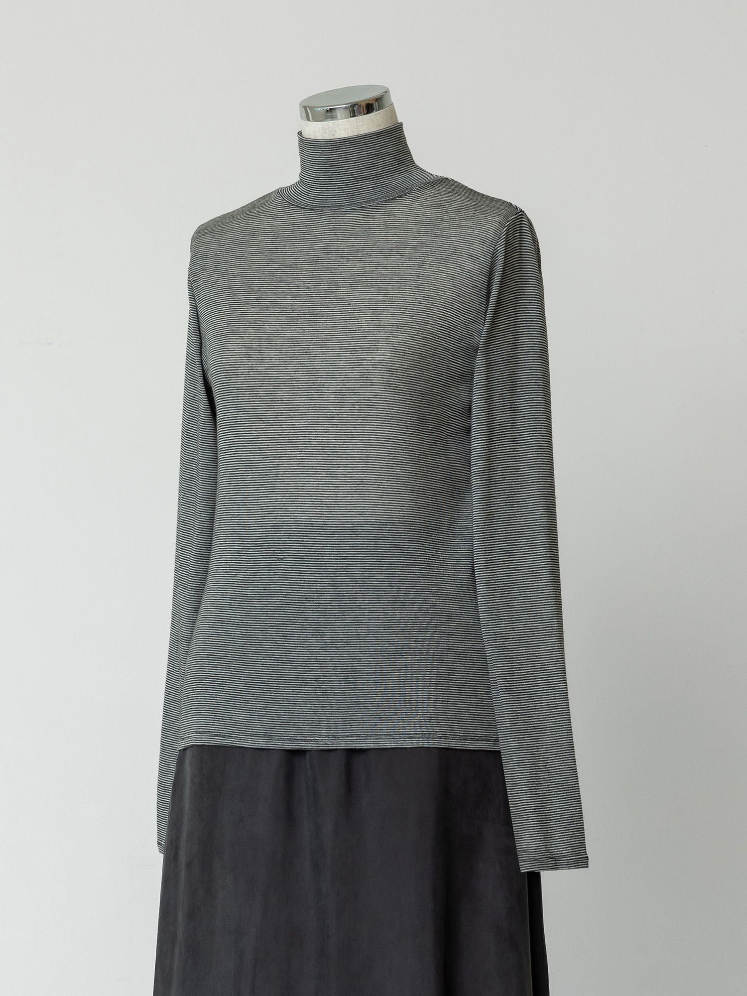 シルクブレンドハイネックトップス