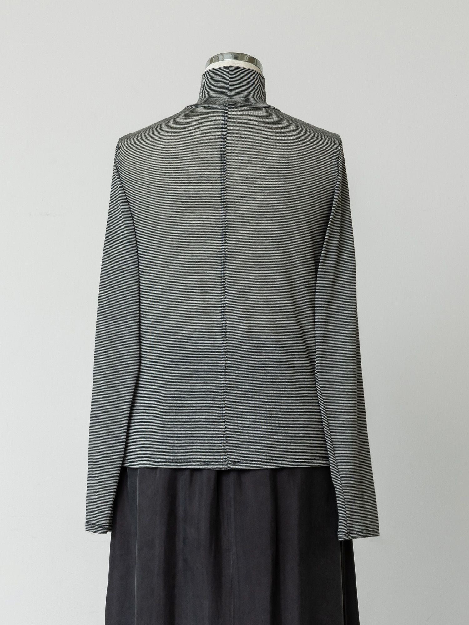 シルクブレンドハイネックトップス