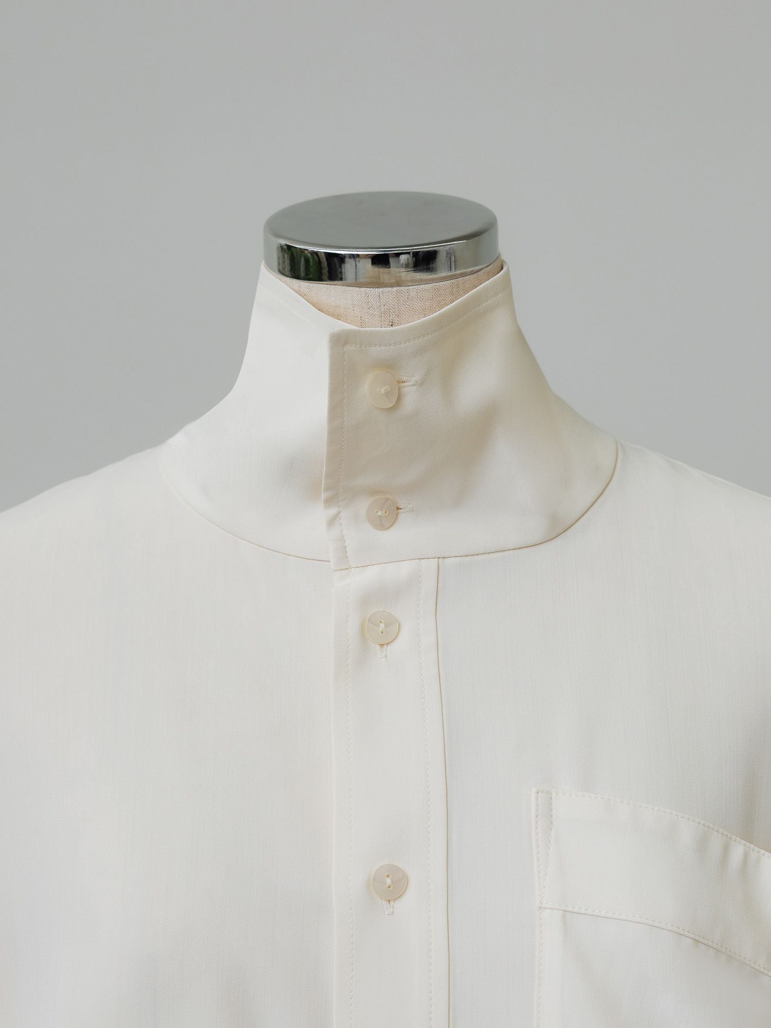 ビッグポケットハイネックブラウス